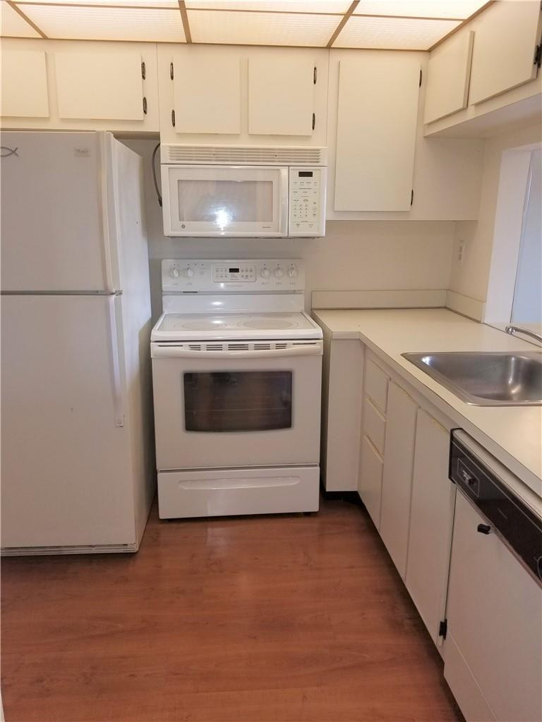 SUNRISE LAKES - Residential