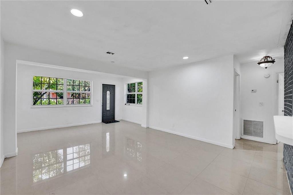 HOLLYWOOD PARK - Residential