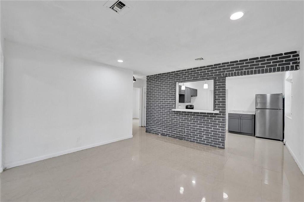 HOLLYWOOD PARK - Residential