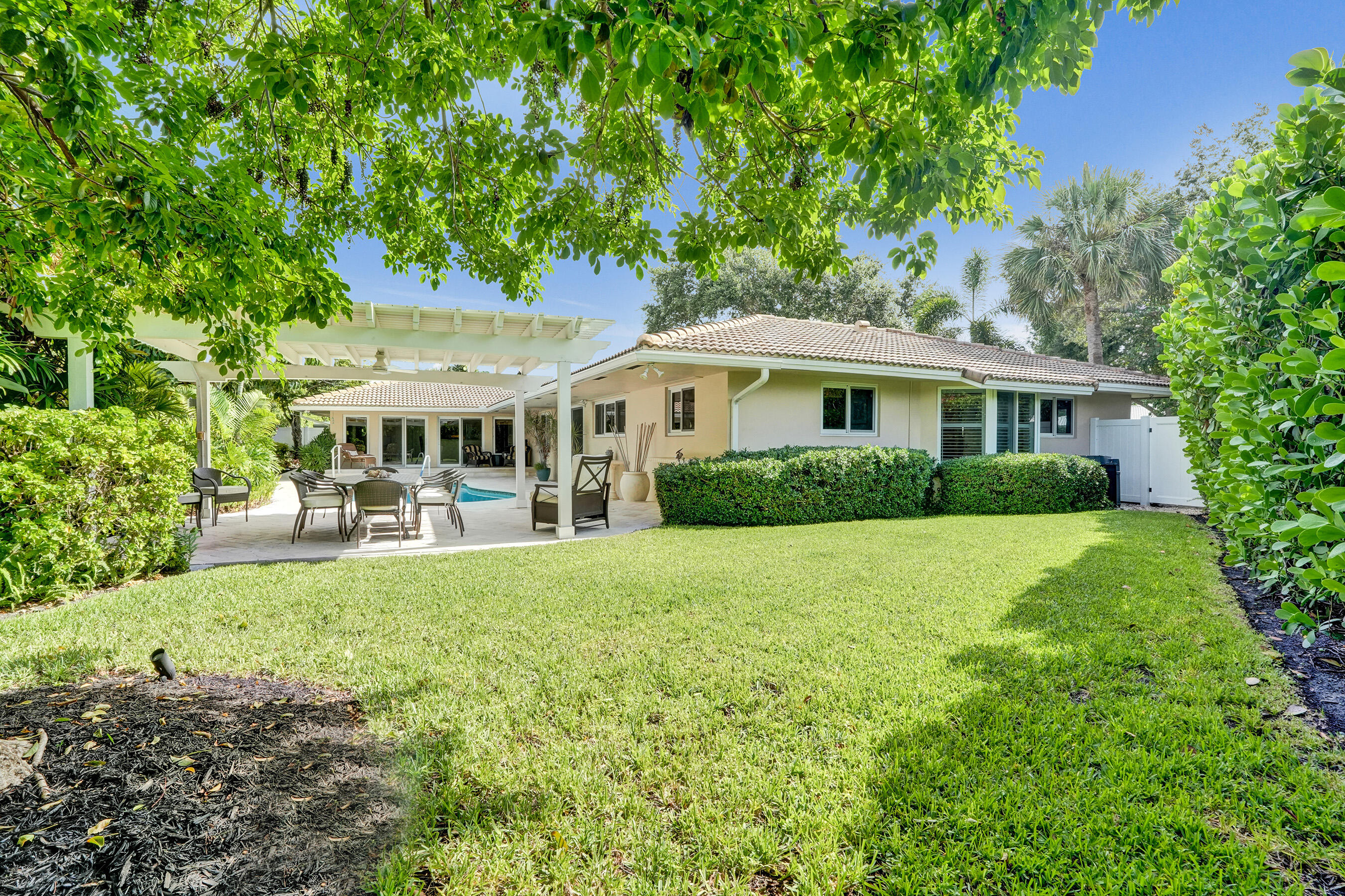 Coral Ridge Country Club Estates - Residential