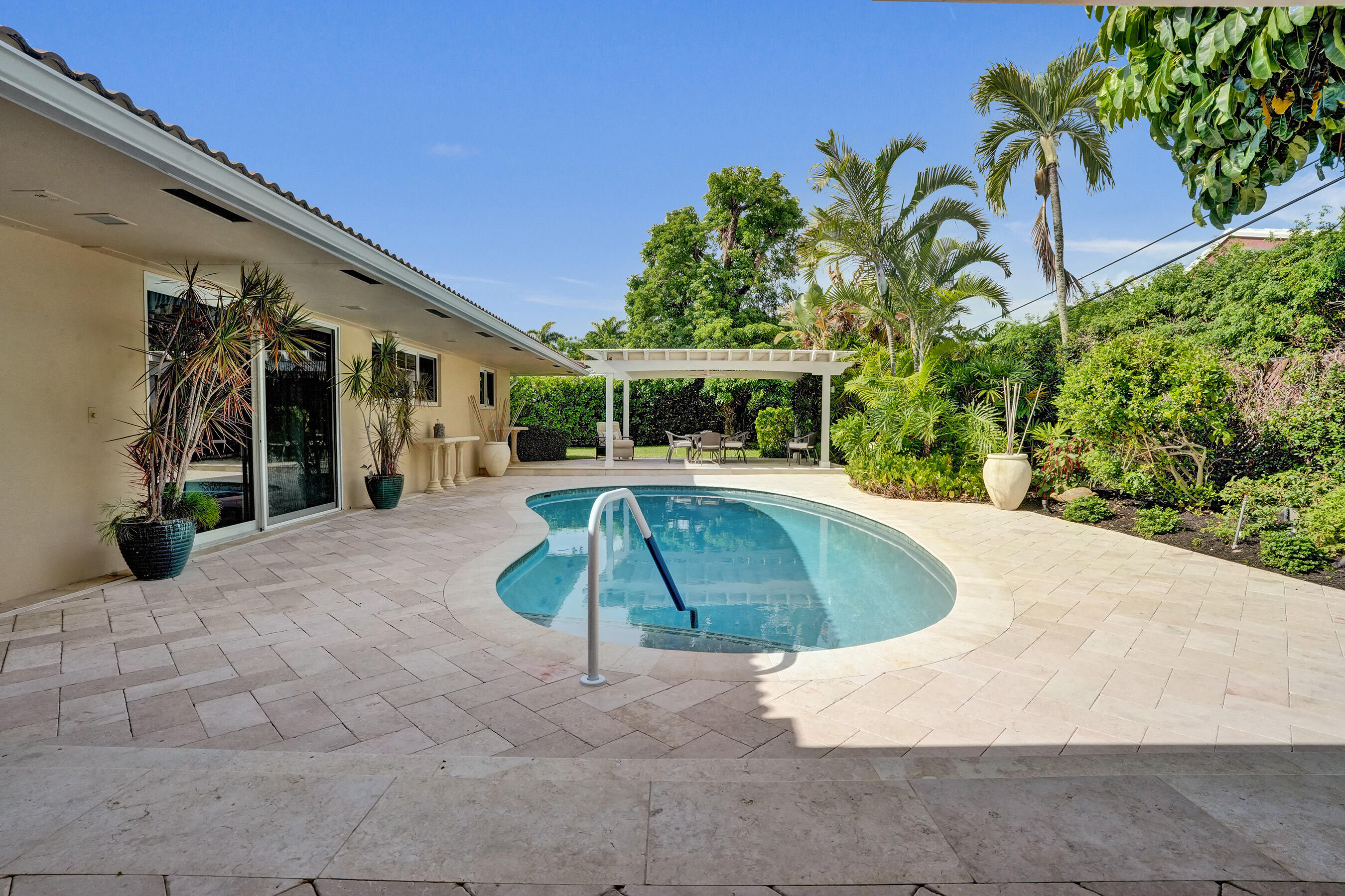 Coral Ridge Country Club Estates - Residential