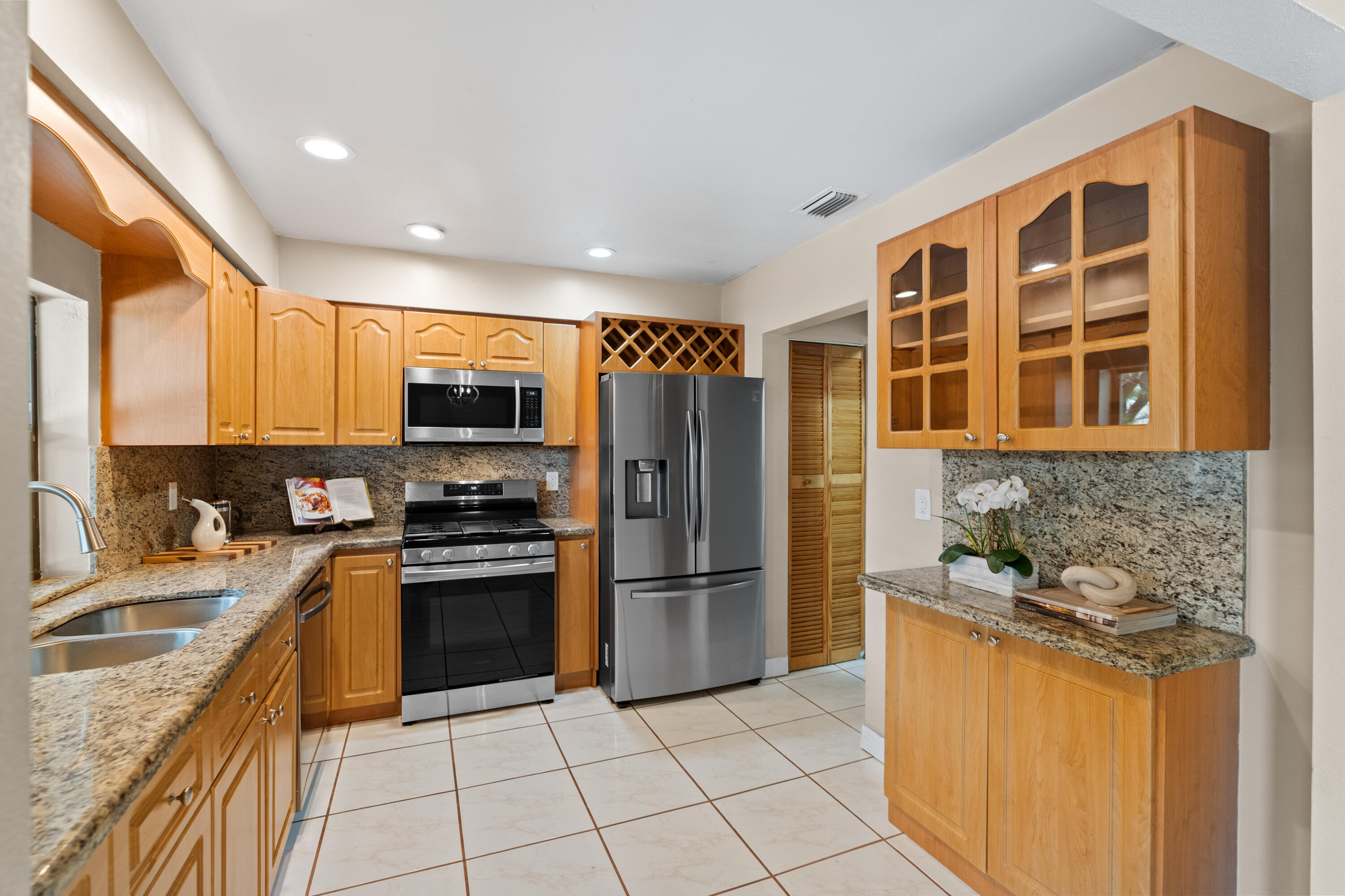 SUNRISE GOLF VILLAGE - Residential