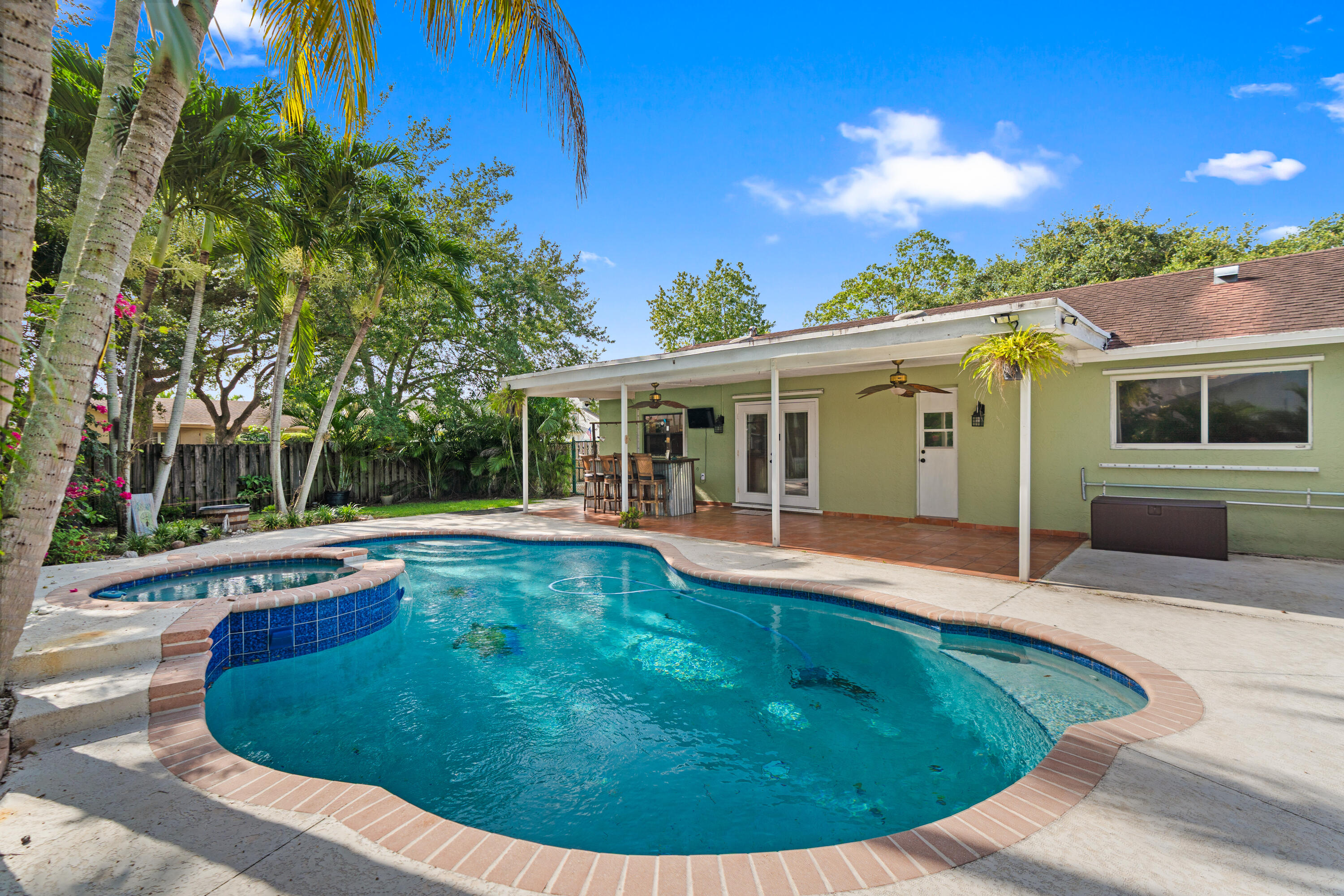 SUNRISE GOLF VILLAGE - Residential