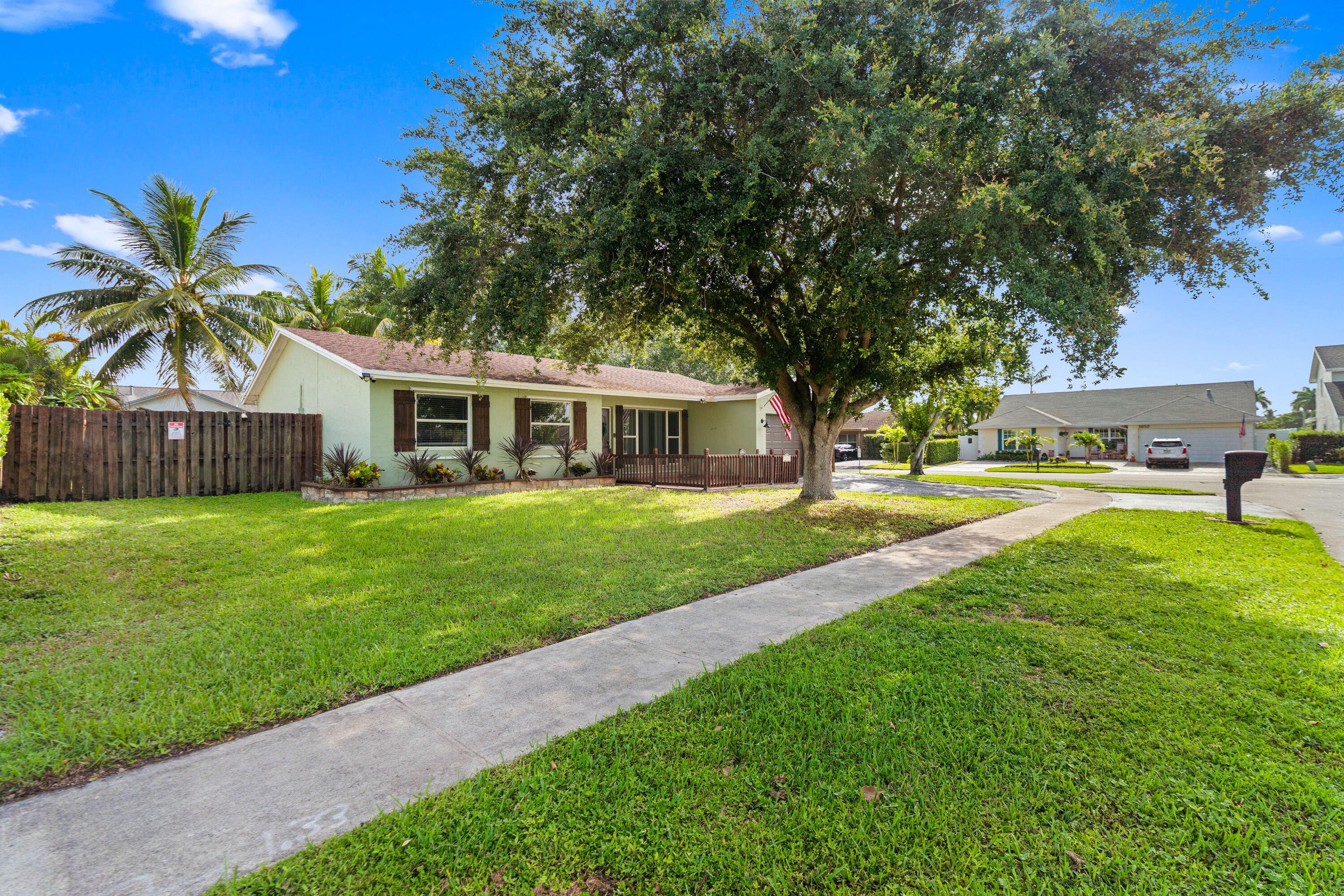 SUNRISE GOLF VILLAGE - Residential