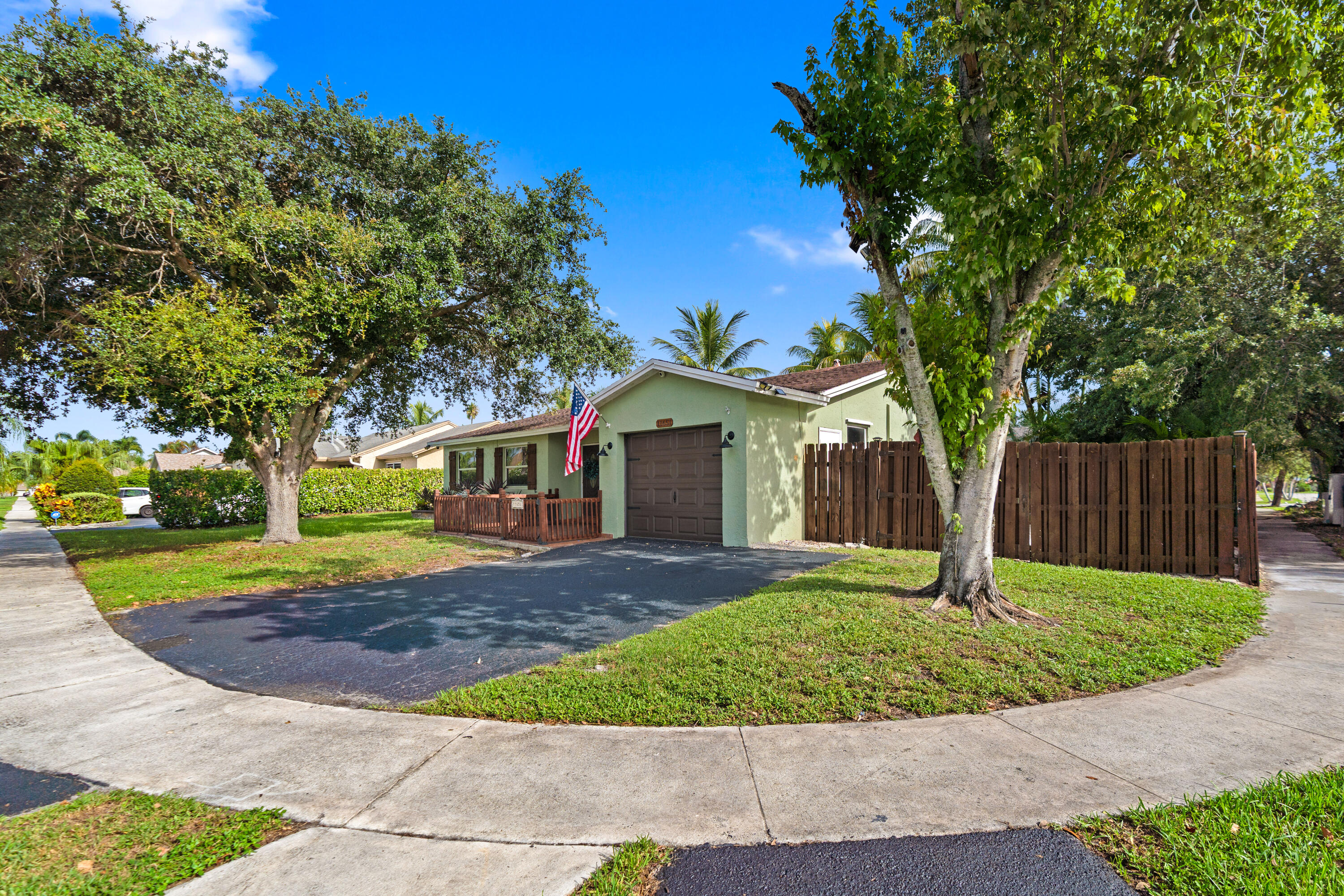 SUNRISE GOLF VILLAGE - Residential