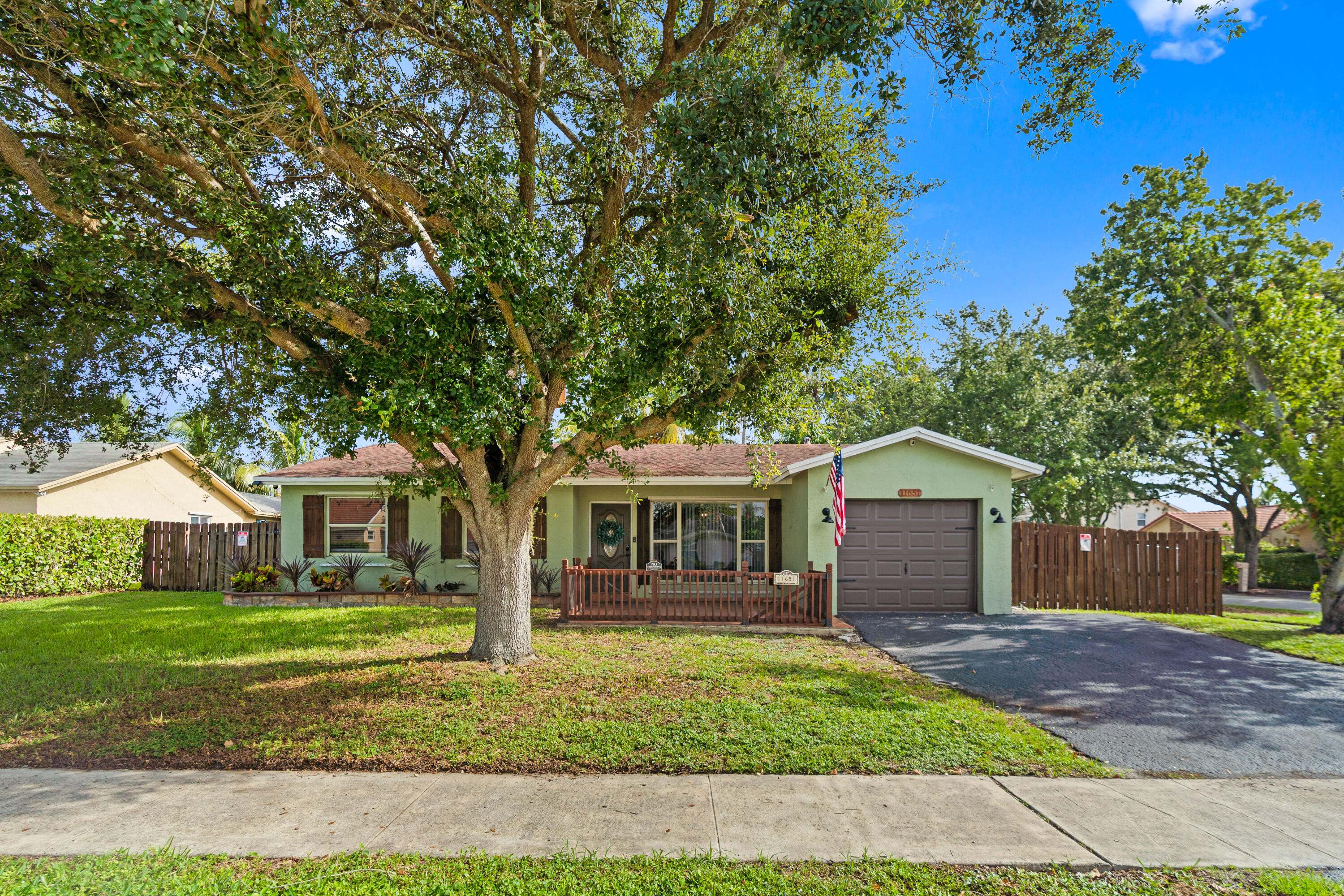 SUNRISE GOLF VILLAGE - Residential