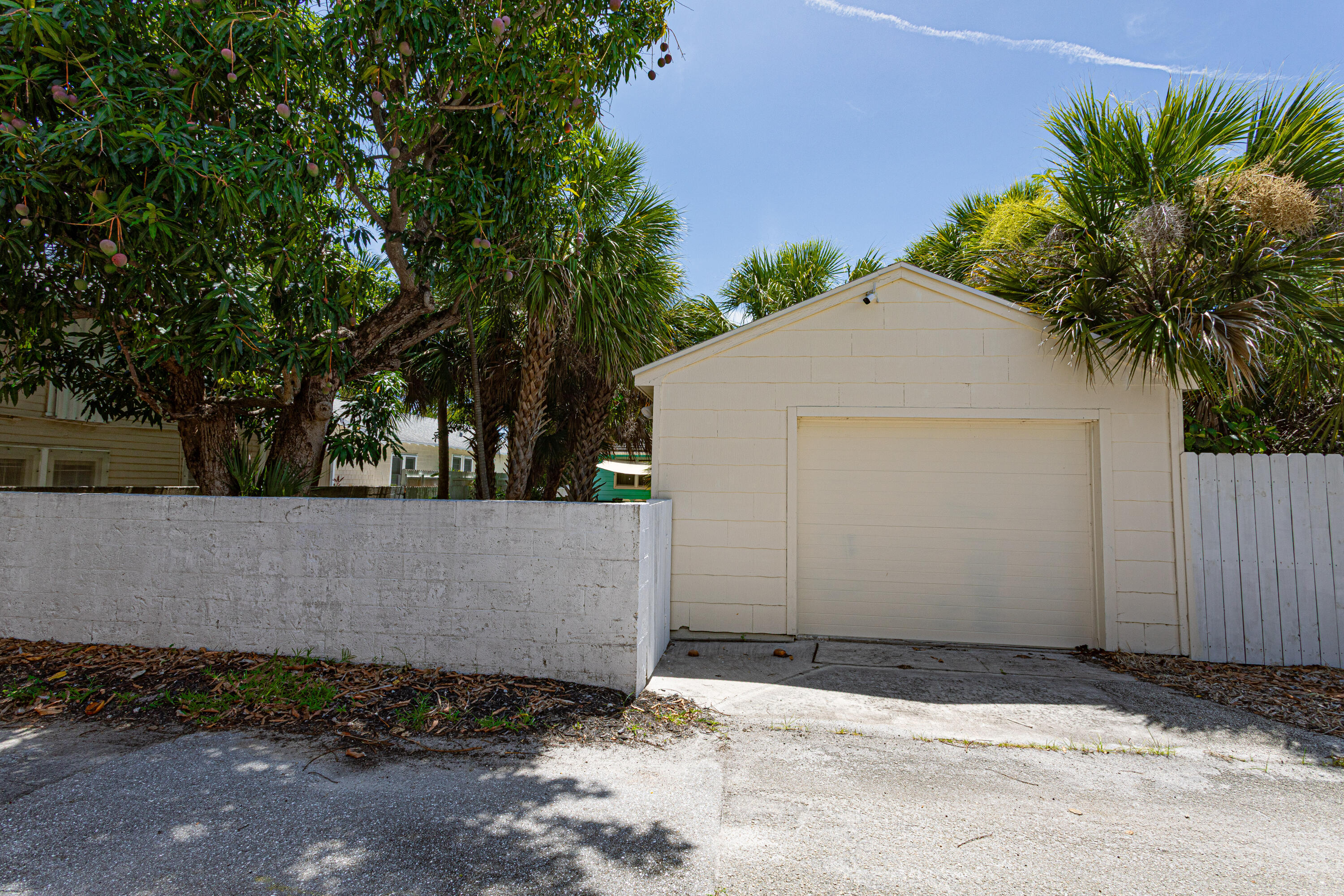 LAKE WORTH TOWN OF - Residential
