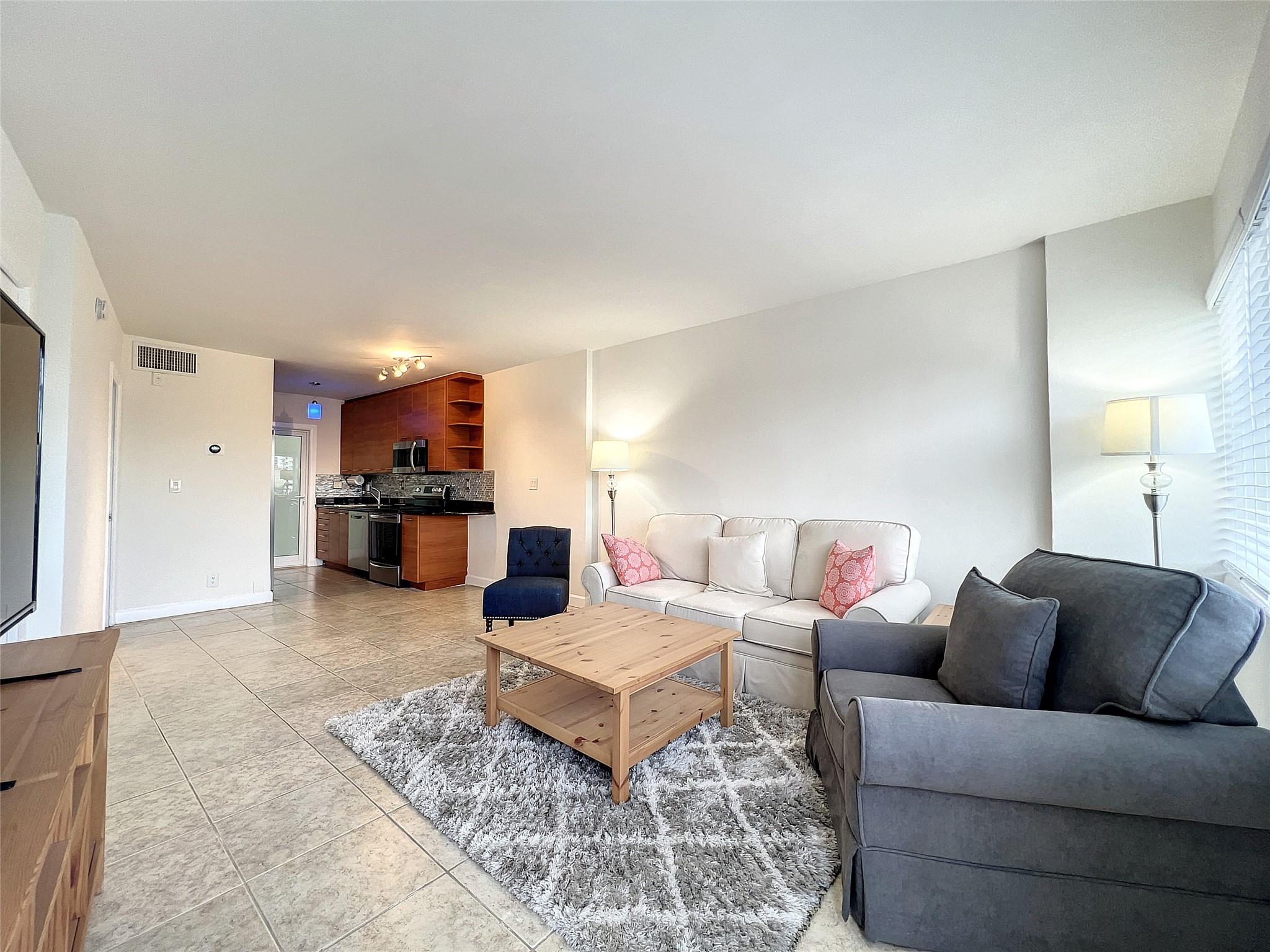 LE CERCLE BY THE BEACH - Residential