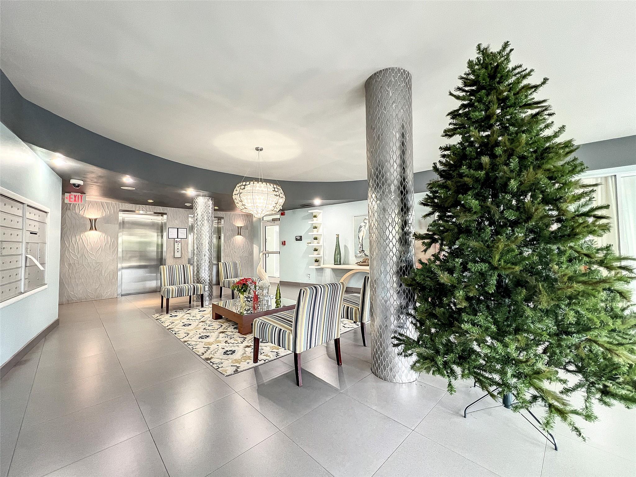 LE CERCLE BY THE BEACH - Residential