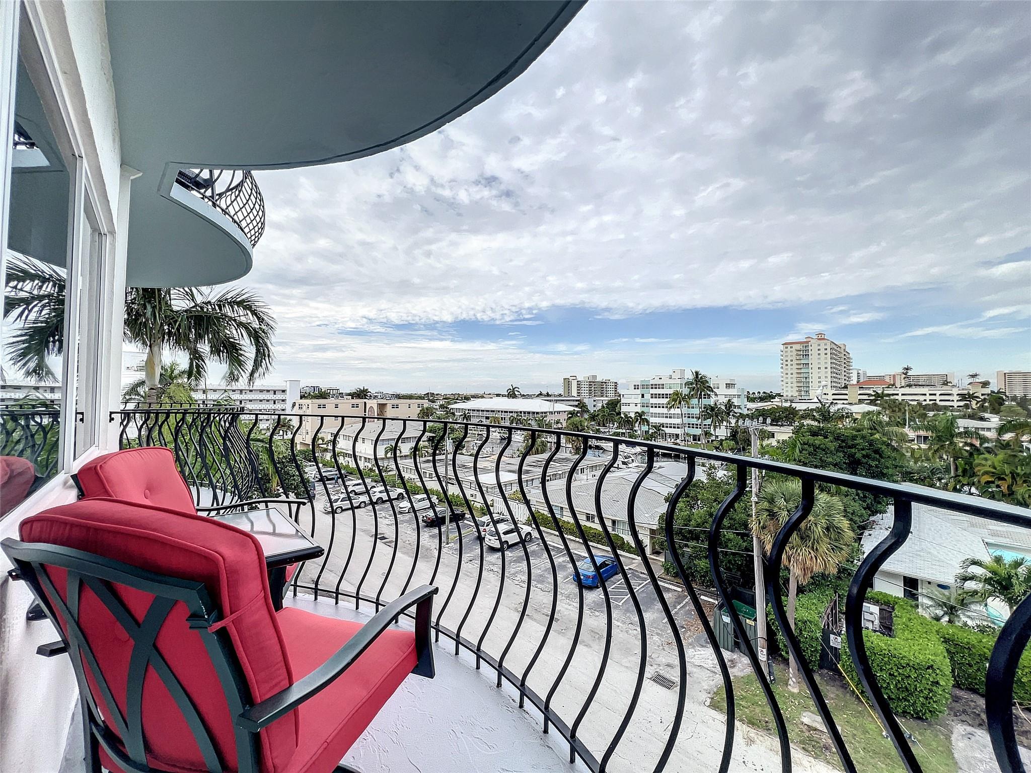LE CERCLE BY THE BEACH - Residential