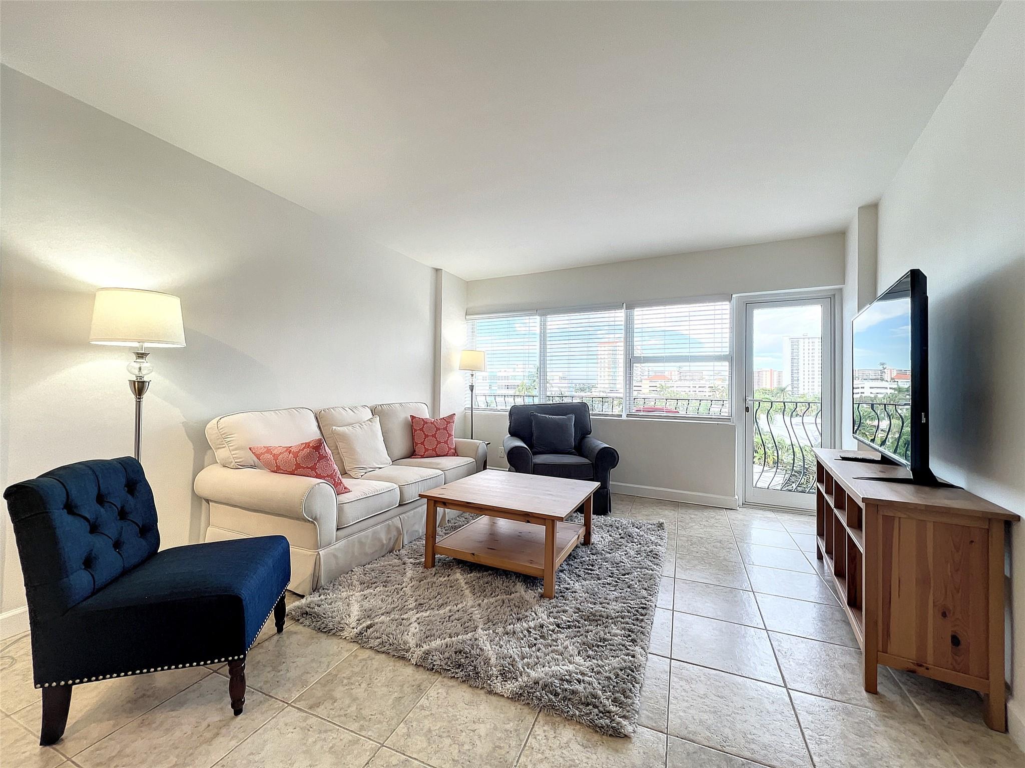 LE CERCLE BY THE BEACH - Residential