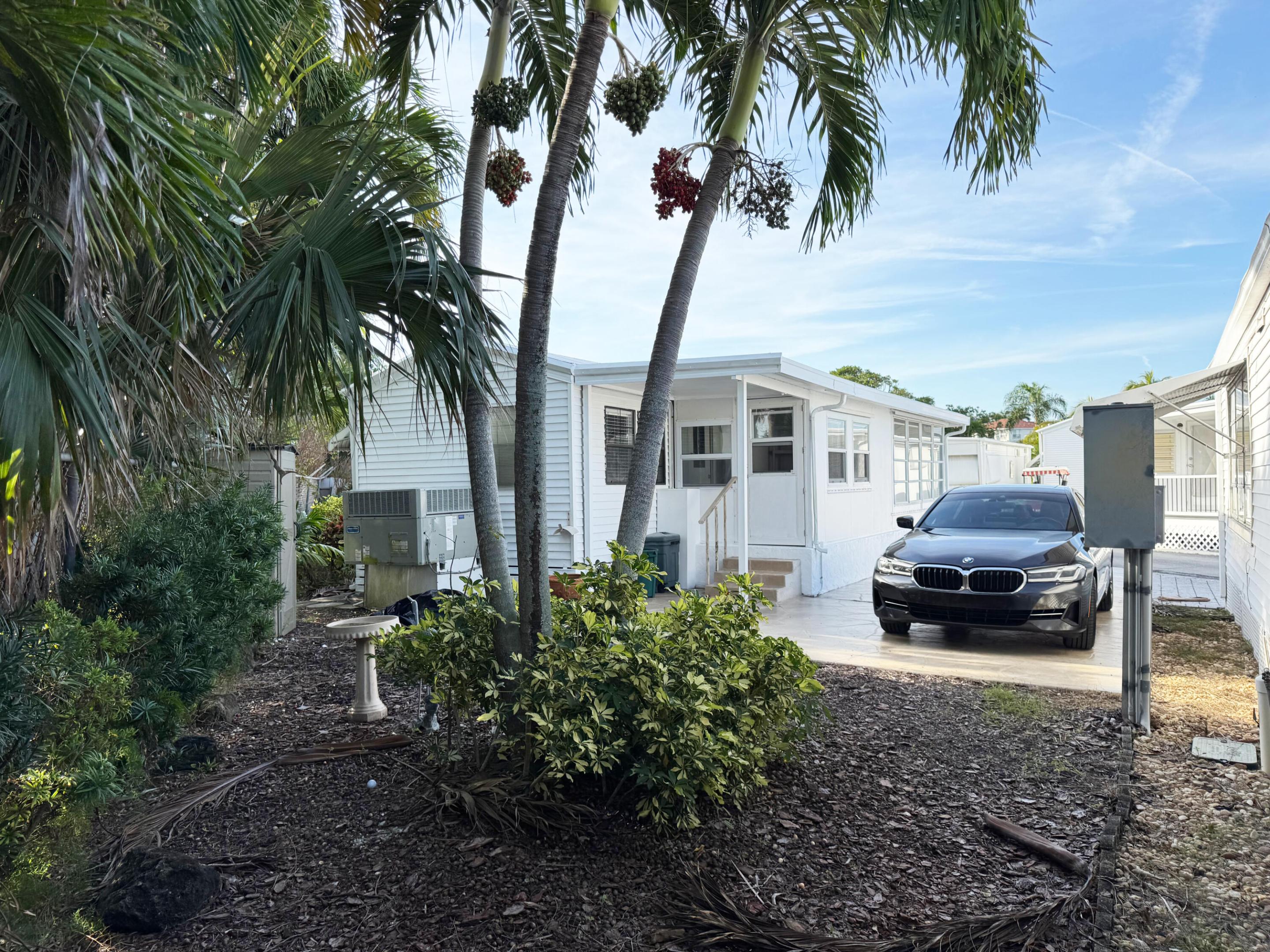 Great Briny Breezes unit with second bedroom capability with private entrance. Some nice upgrades, wonderful back yard space butting up to the Go lf Course . Only 3 units from the intracoastal. This unit offers 28 shares. A/C new in 2021.