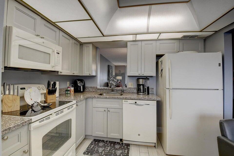 VILLAGES OF ORIOLE DEAUVILLE CONDO - Residential