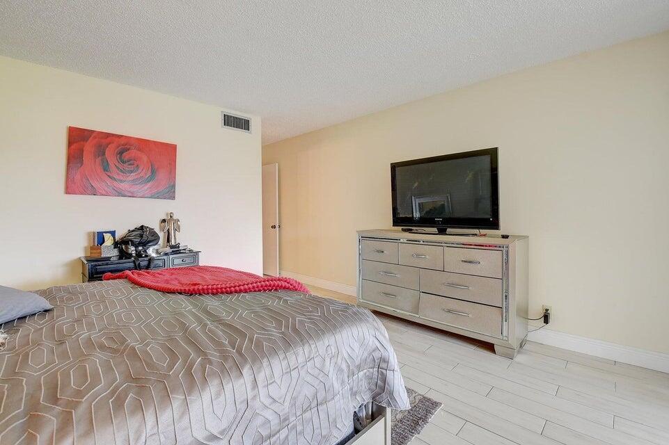 VILLAGES OF ORIOLE DEAUVILLE CONDO - Residential