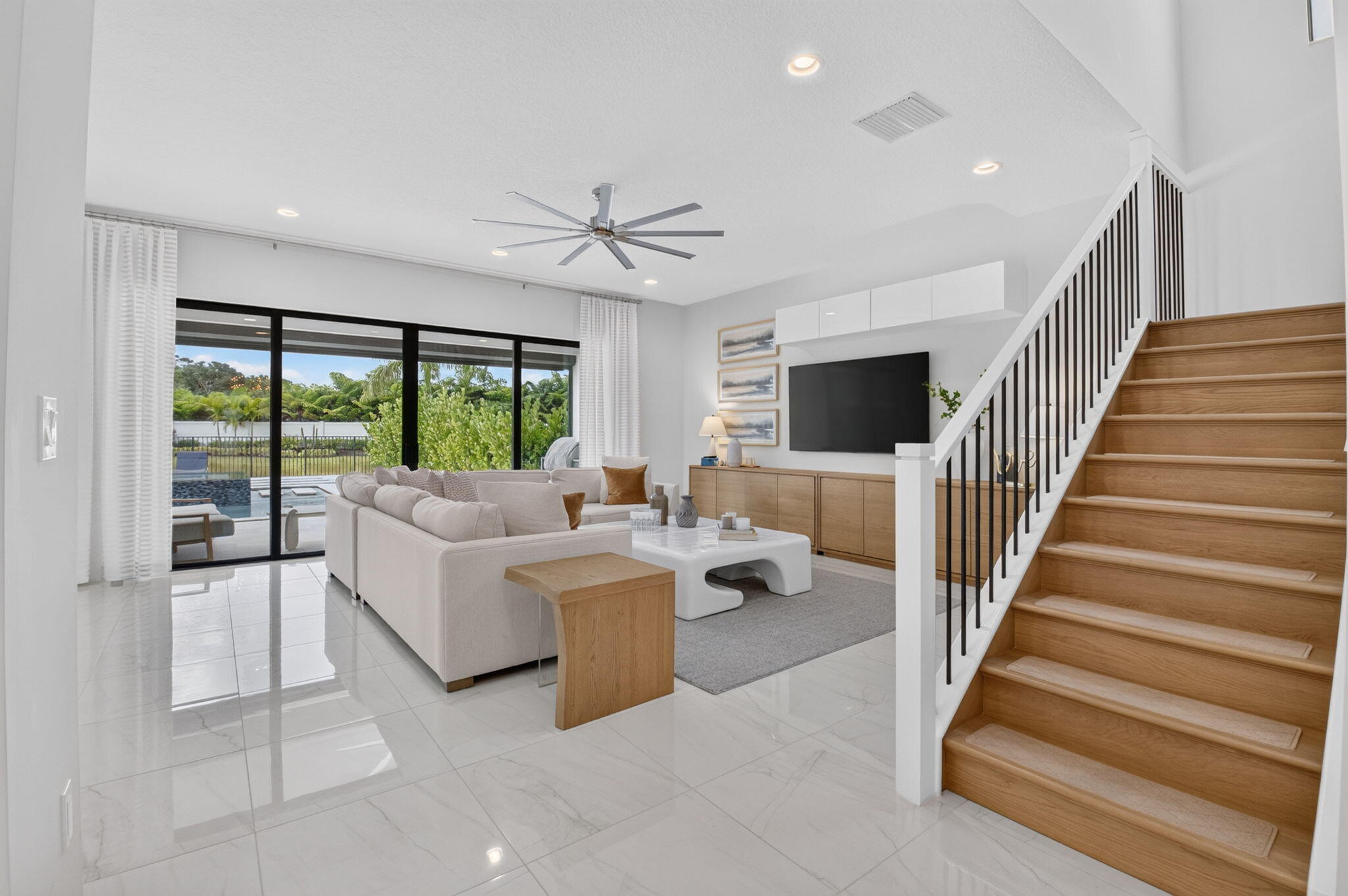LOTUS PALM - Residential Lease