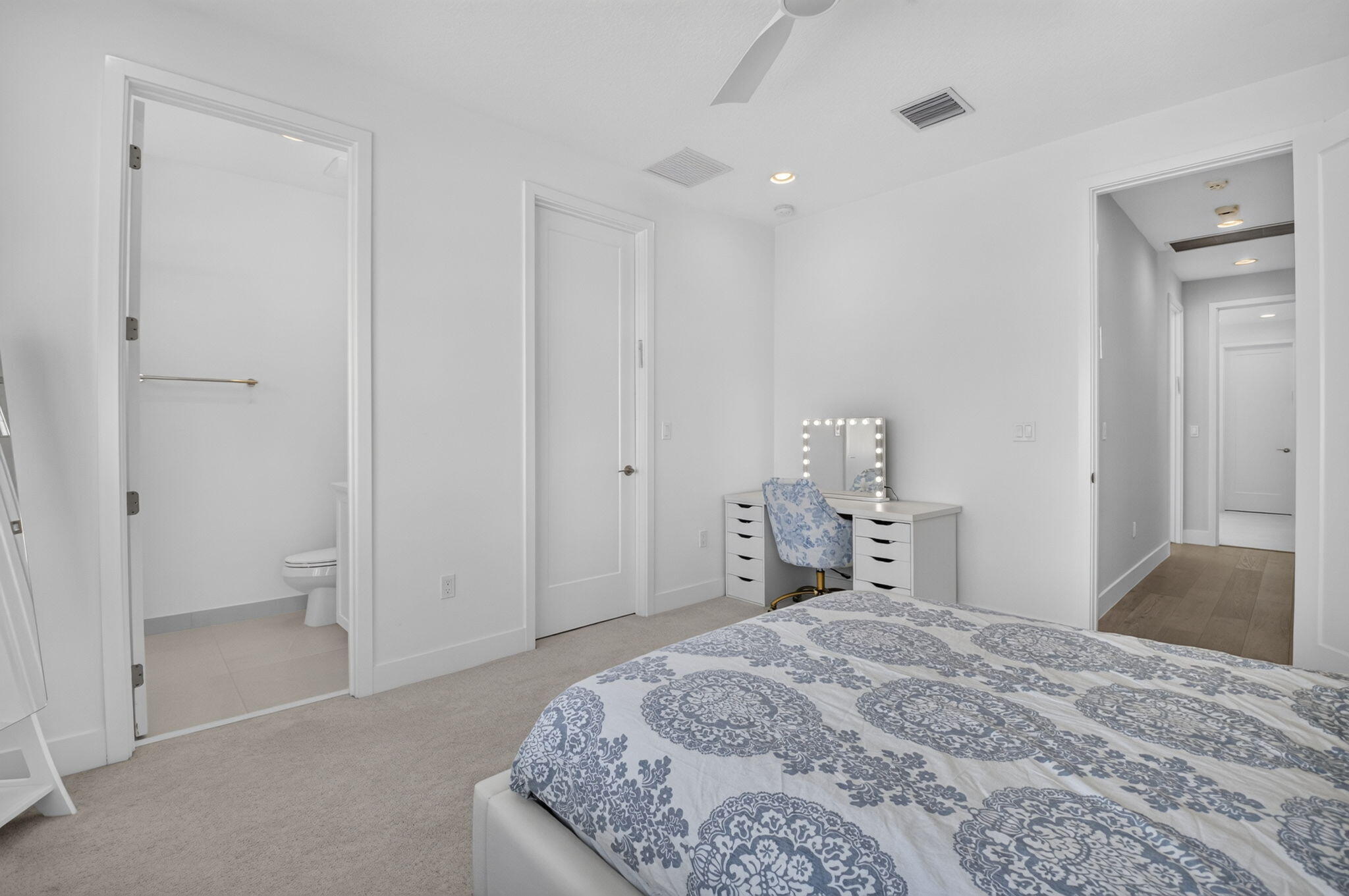 LOTUS PALM - Residential Lease