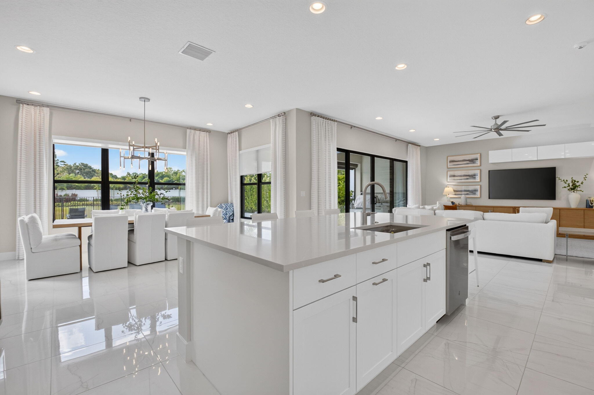 LOTUS PALM - Residential Lease