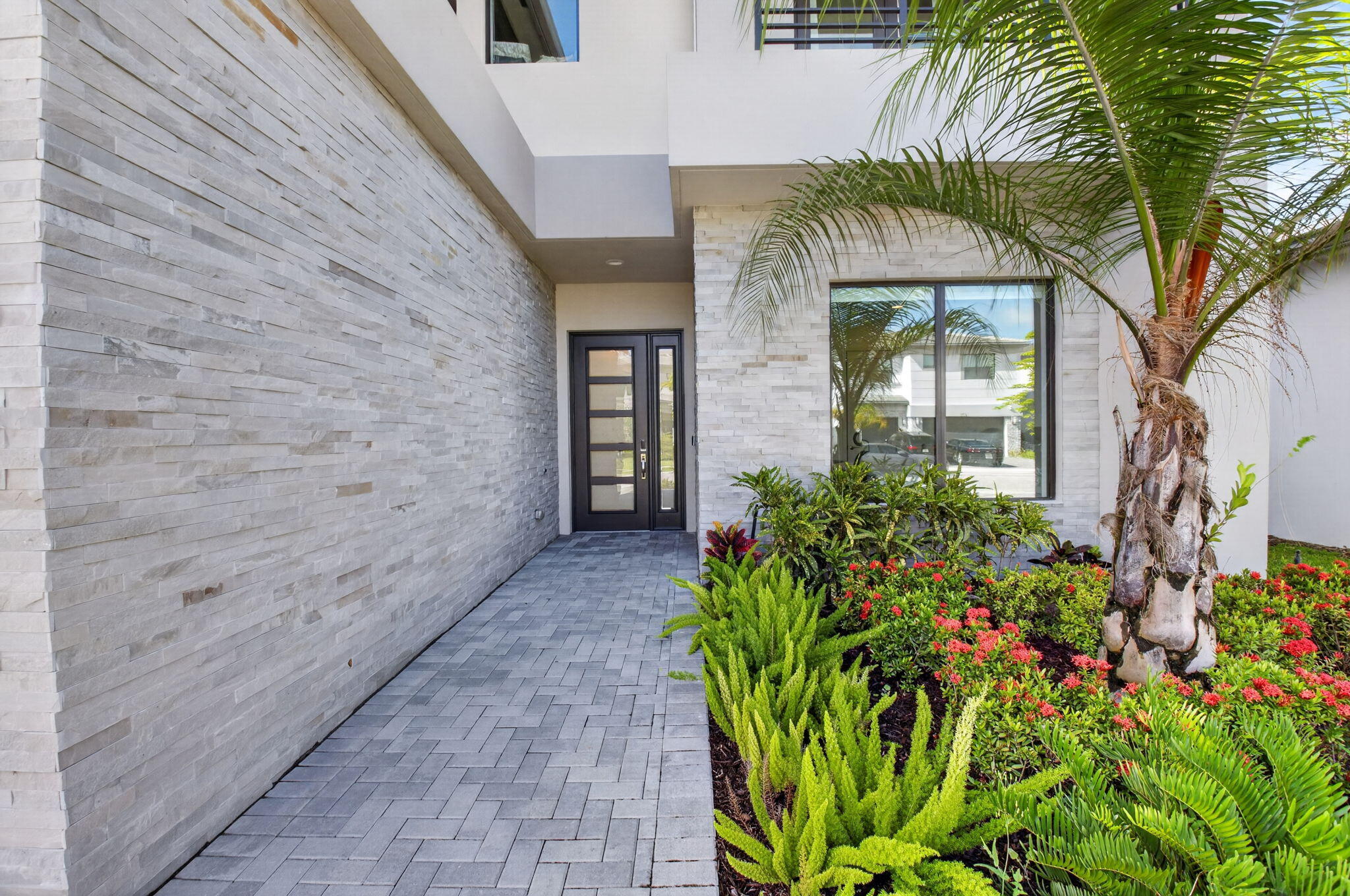 LOTUS PALM - Residential Lease