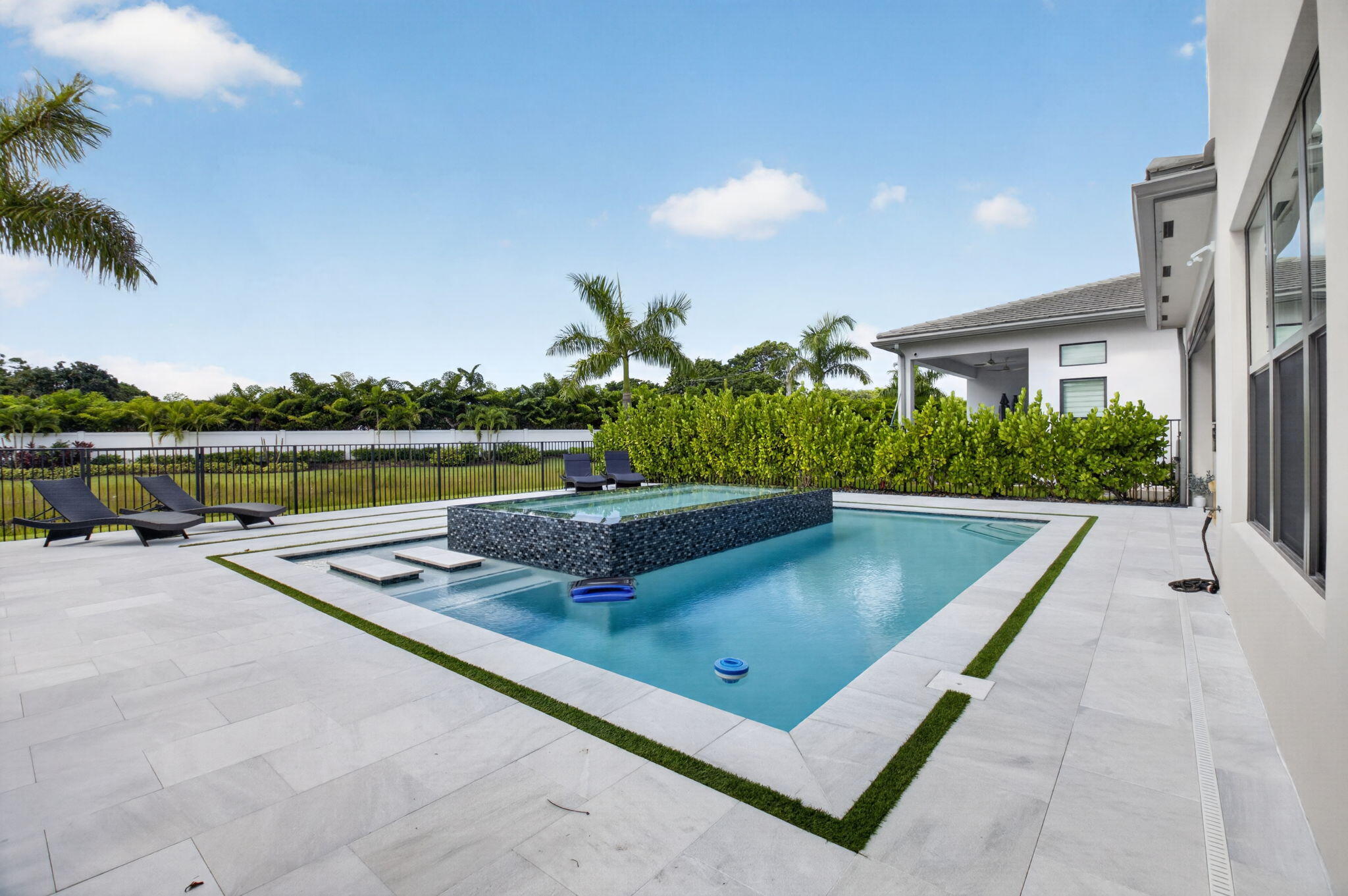 LOTUS PALM - Residential Lease