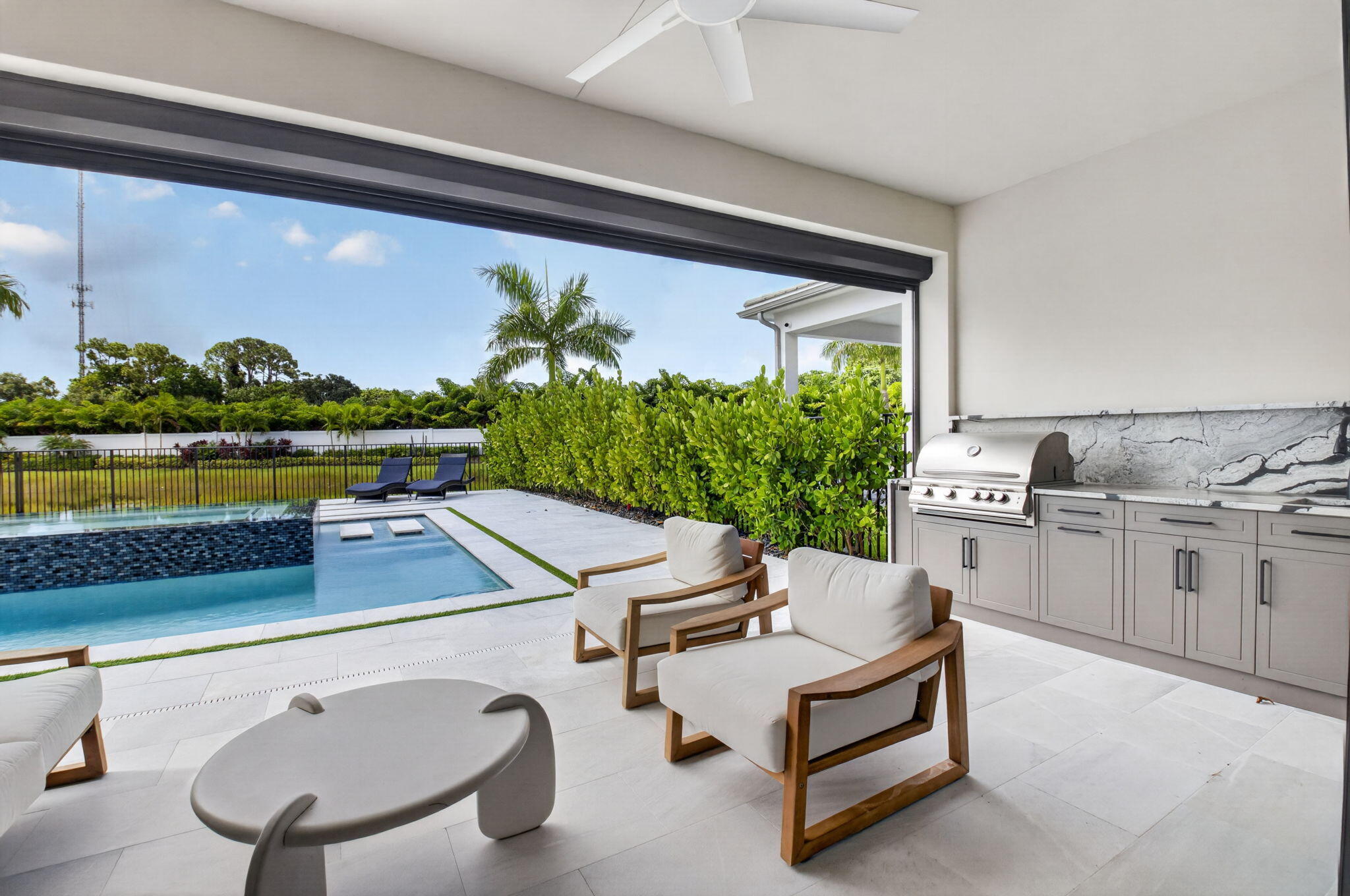 LOTUS PALM - Residential Lease