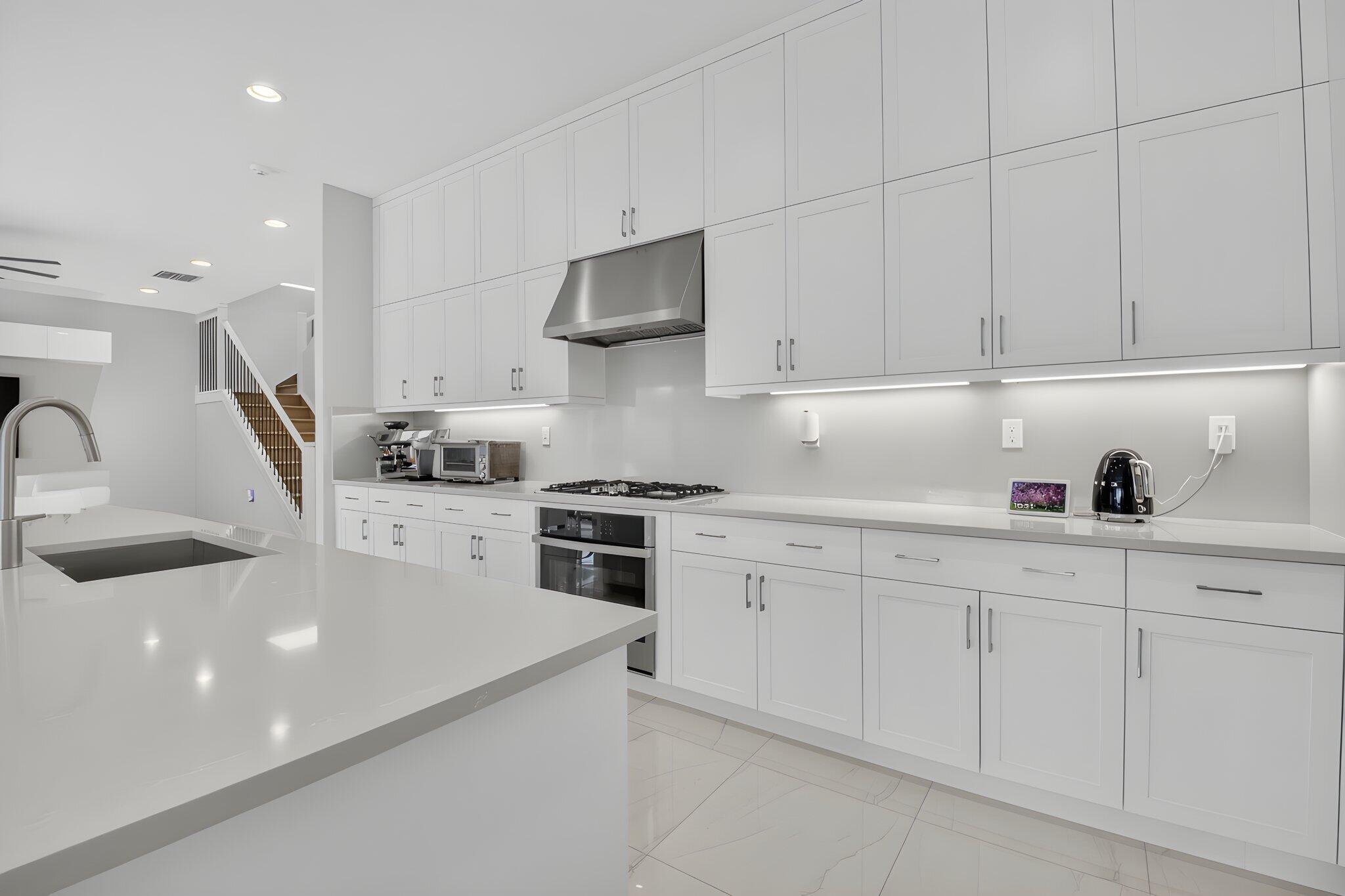 LOTUS PALM - Residential Lease
