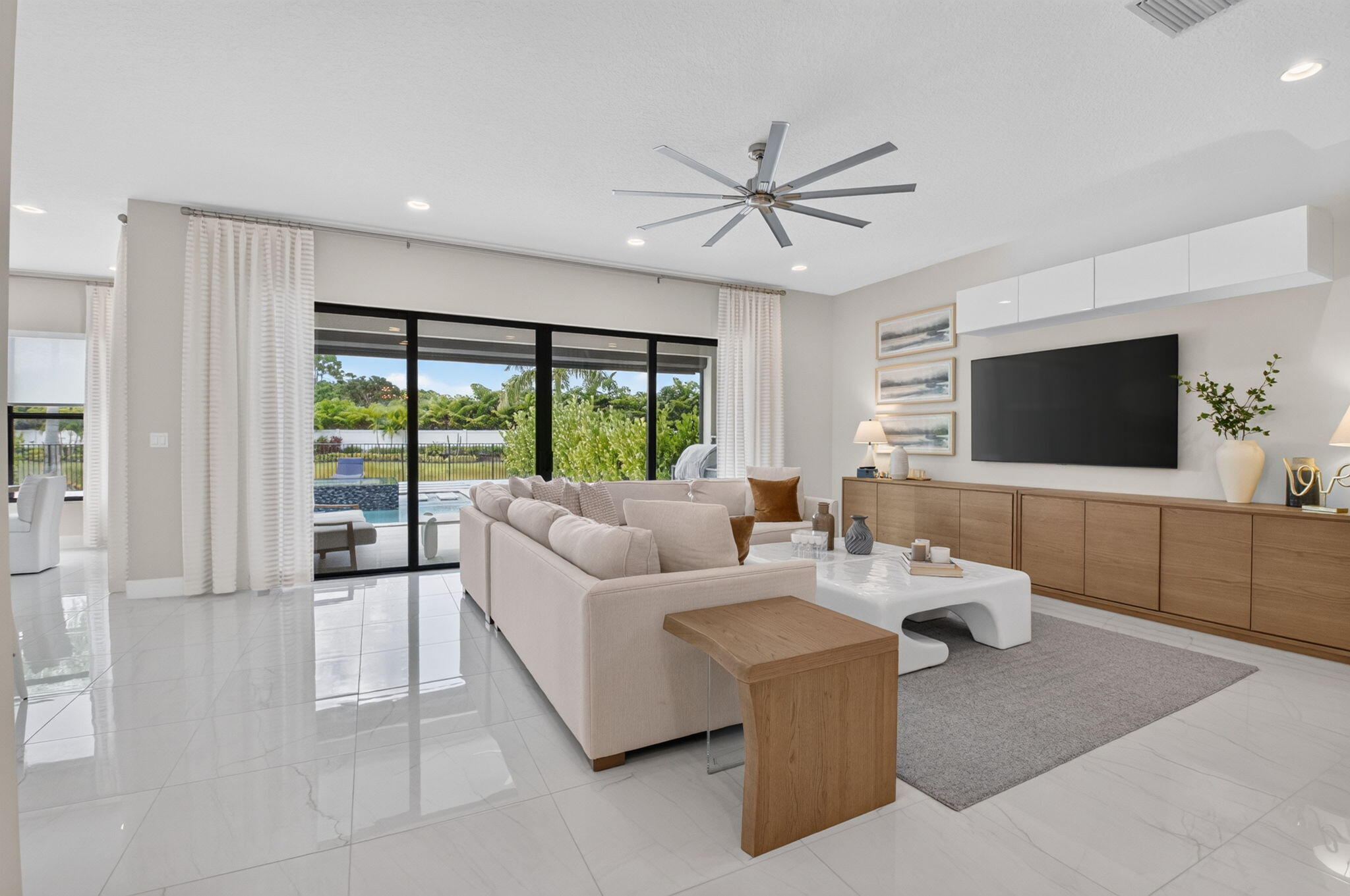 LOTUS PALM - Residential Lease