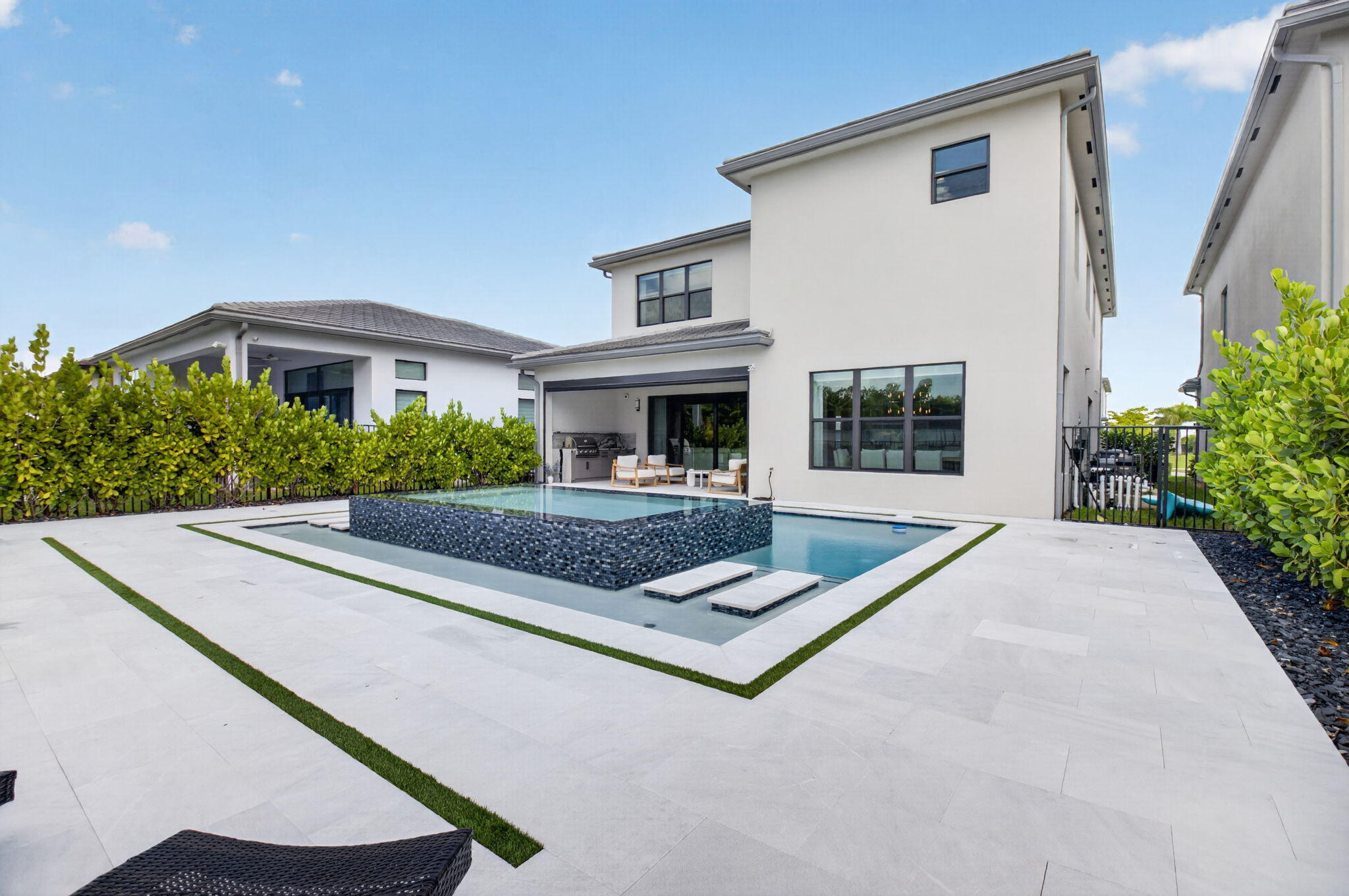 LOTUS PALM - Residential Lease
