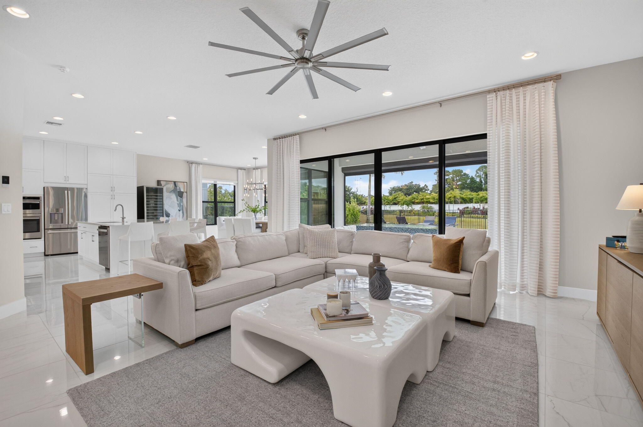 LOTUS PALM - Residential Lease