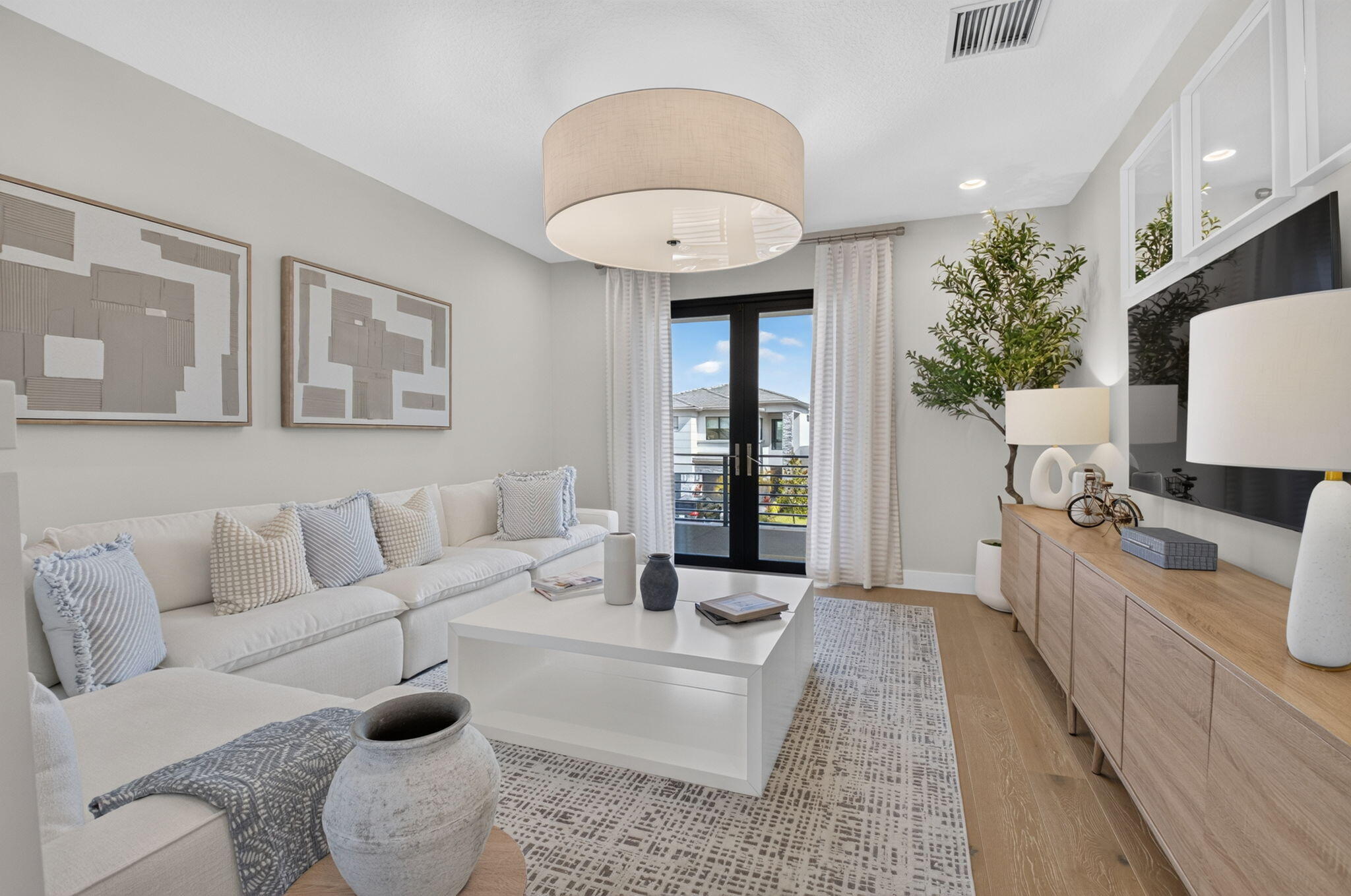 LOTUS PALM - Residential Lease
