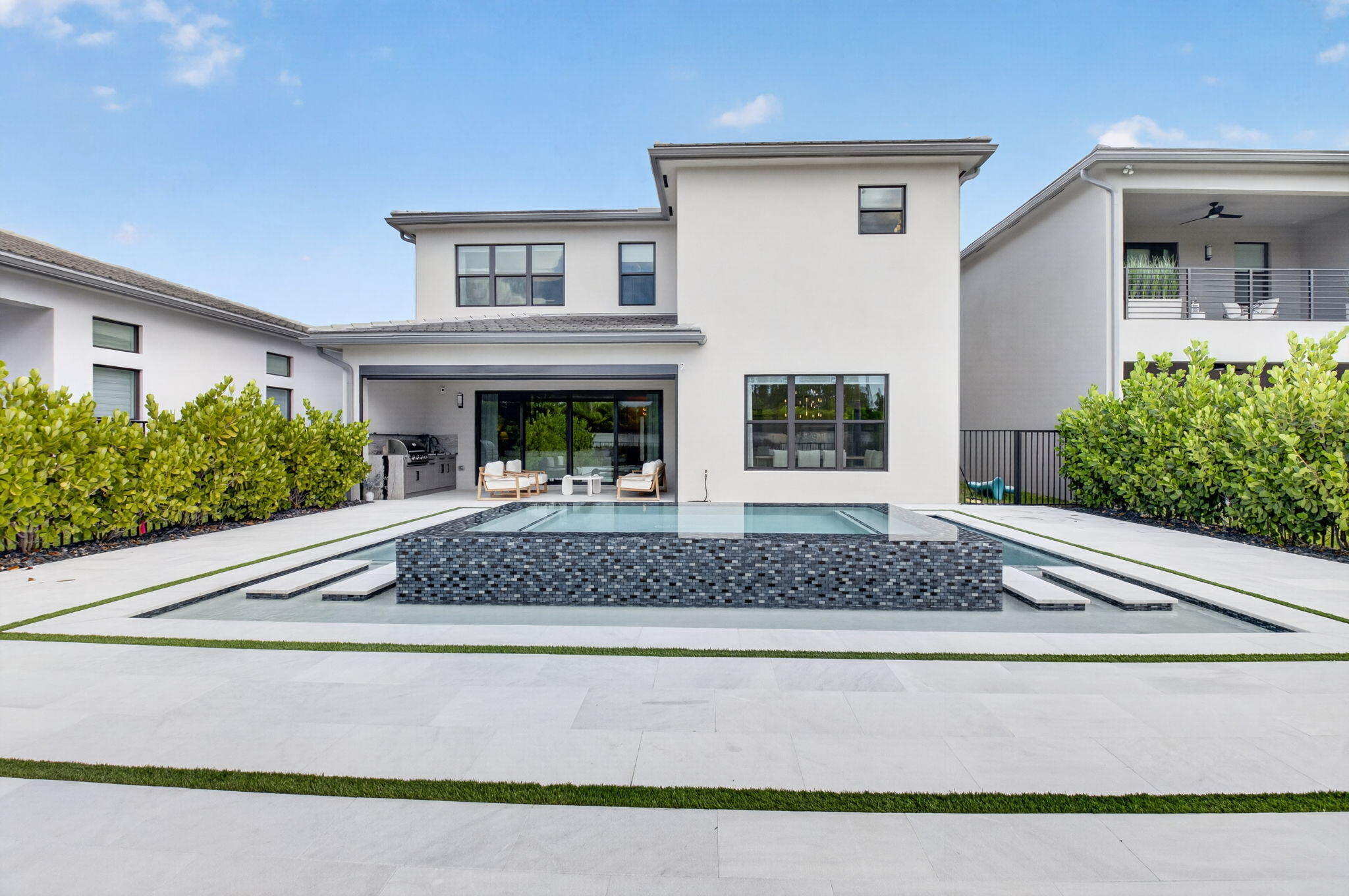 LOTUS PALM - Residential Lease