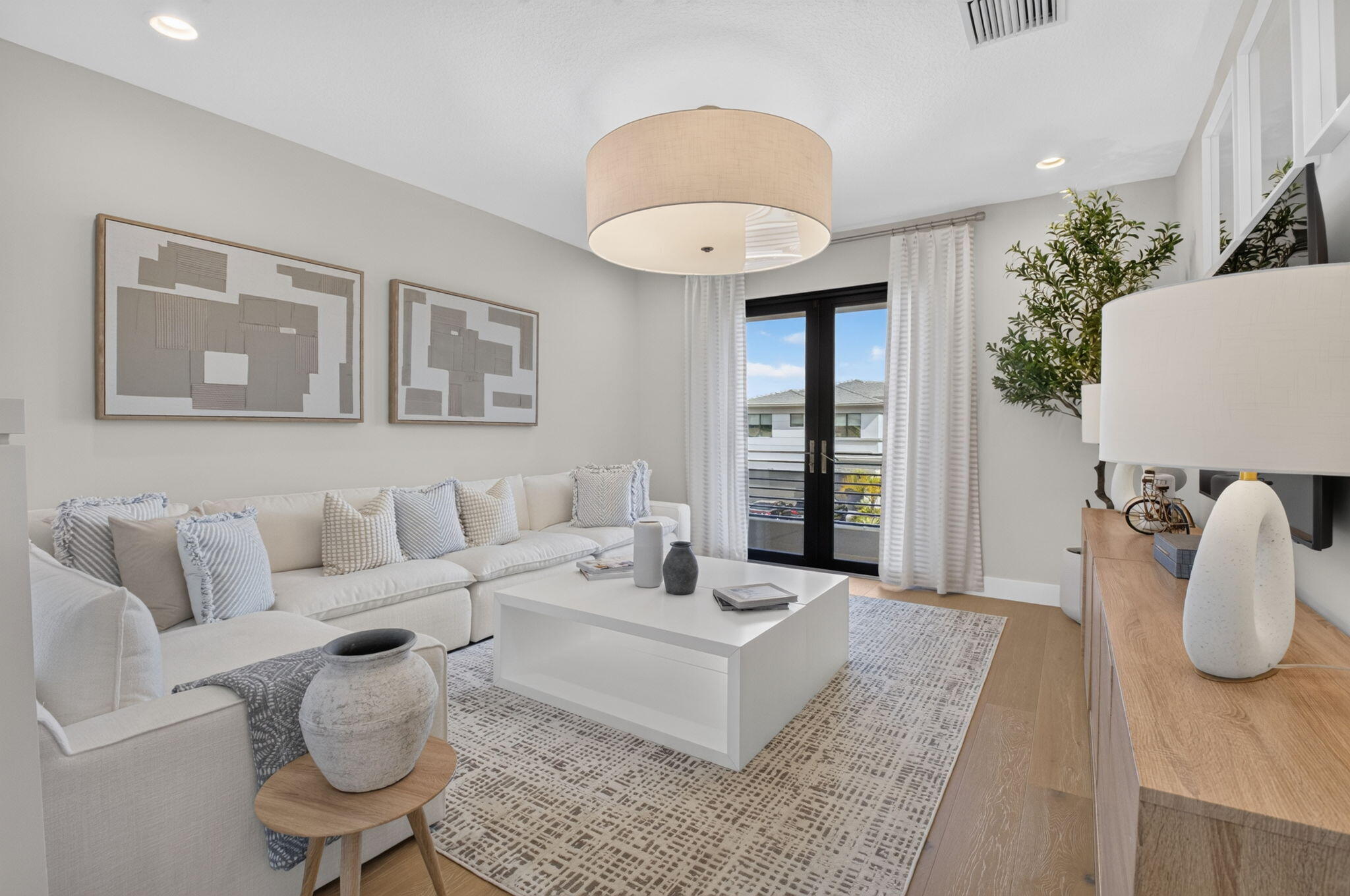 LOTUS PALM - Residential Lease