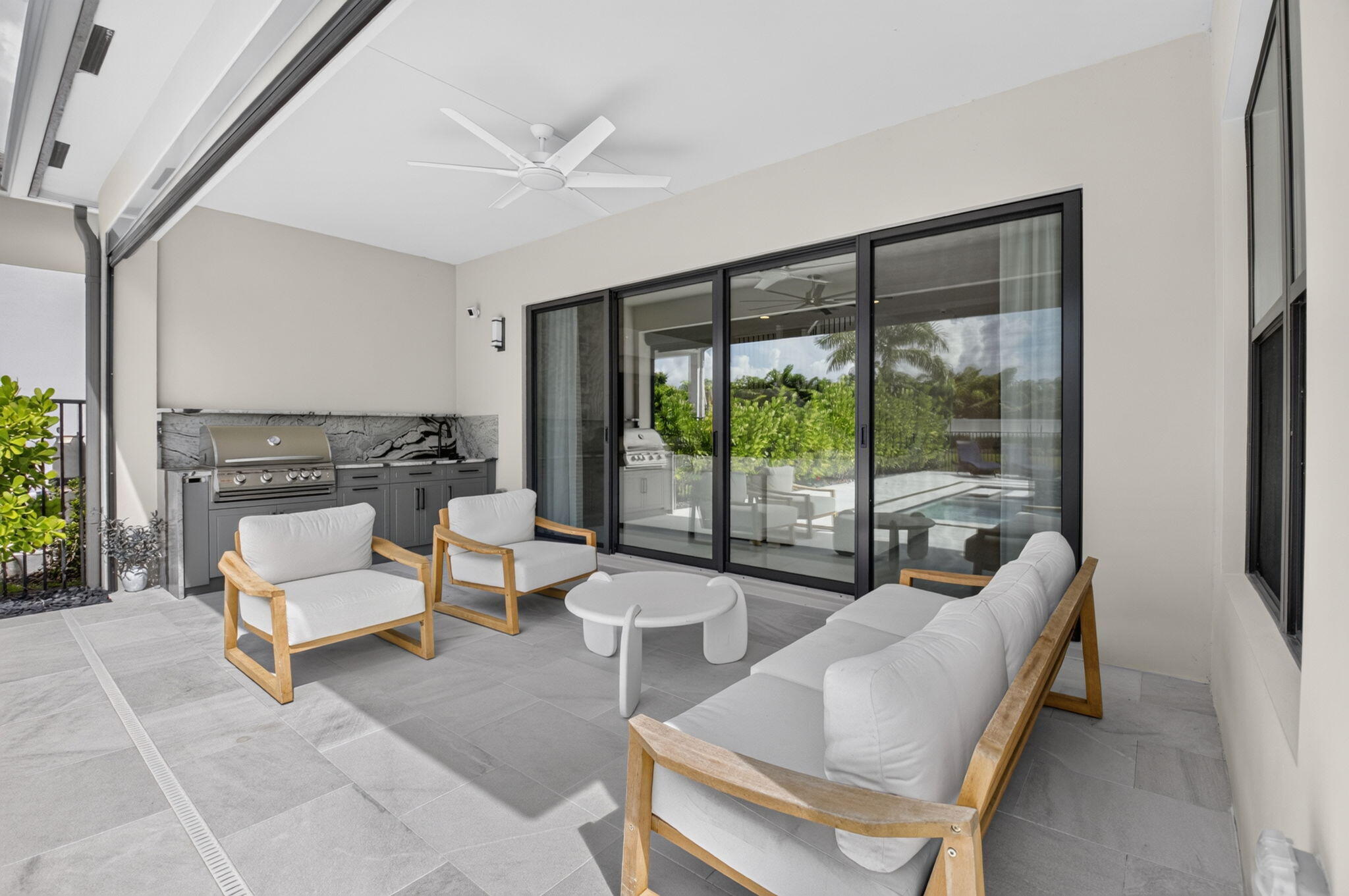 LOTUS PALM - Residential Lease