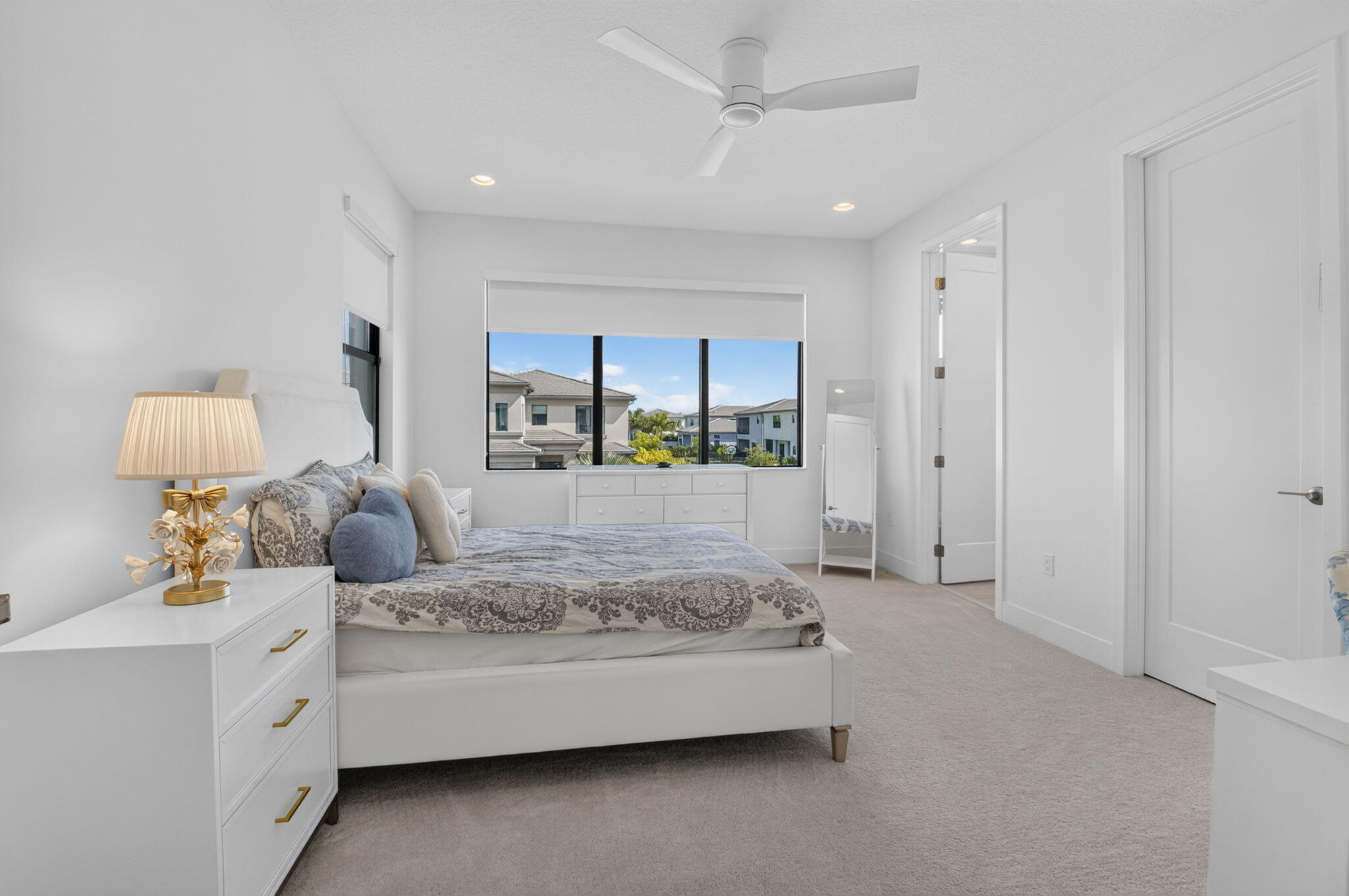LOTUS PALM - Residential Lease