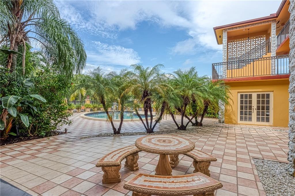 Sevilla Courts - Residential