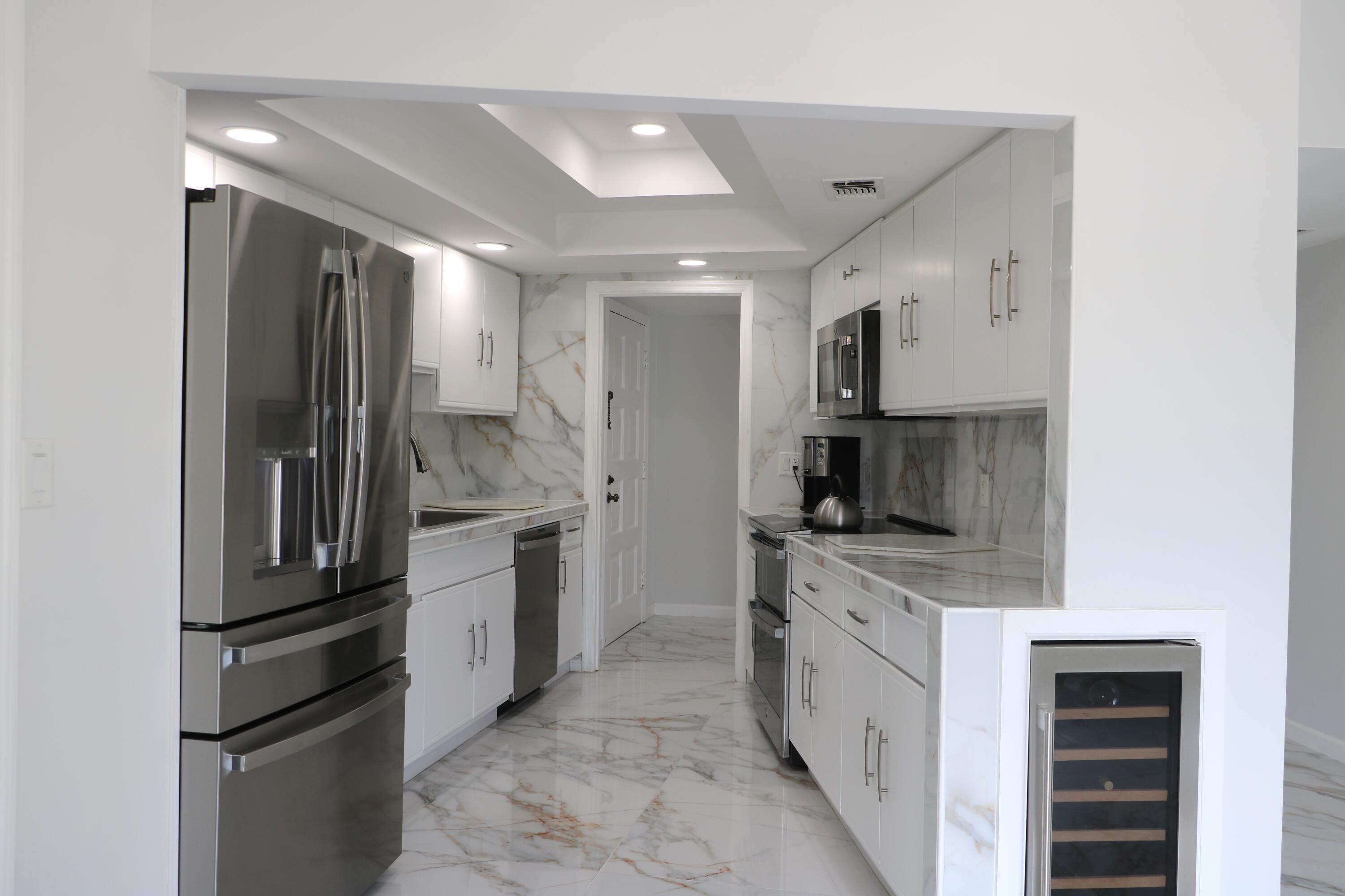 Impeccably maintained 2 bedroom, 2 bath + storage. Light and bright corner unit with beautiful views. SS appliances, Washer & Dryer in unit. Community offers on site management, pool, fitness center & comm. room, BBQ area, walk trail. Very well located close to shopping centers, restaurants, I95 & turnpike.