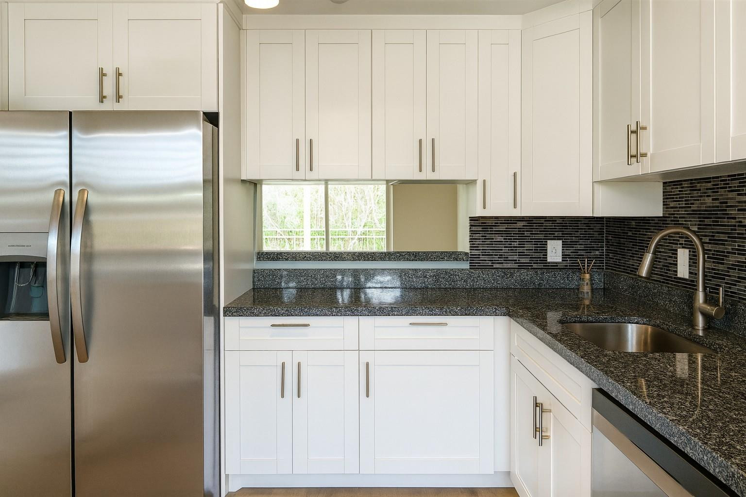 HILLCREST COUNTRY CLUB APTS - Residential
