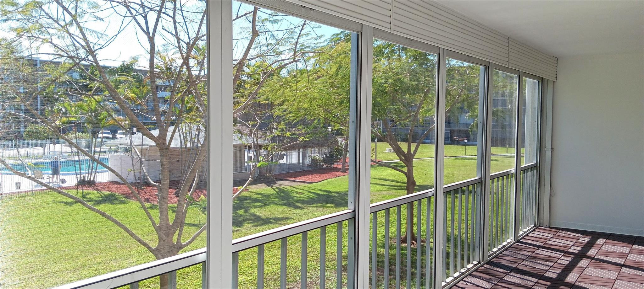 HILLCREST COUNTRY CLUB APTS - Residential