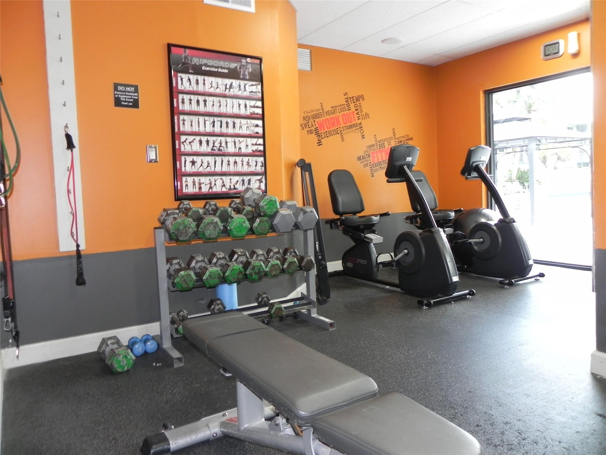 HILLCREST COUNTRY CLUB APTS - Residential