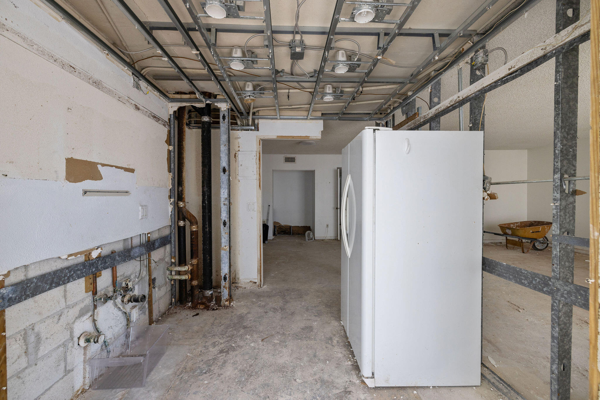 ROYAL MARINER CONDO - Residential