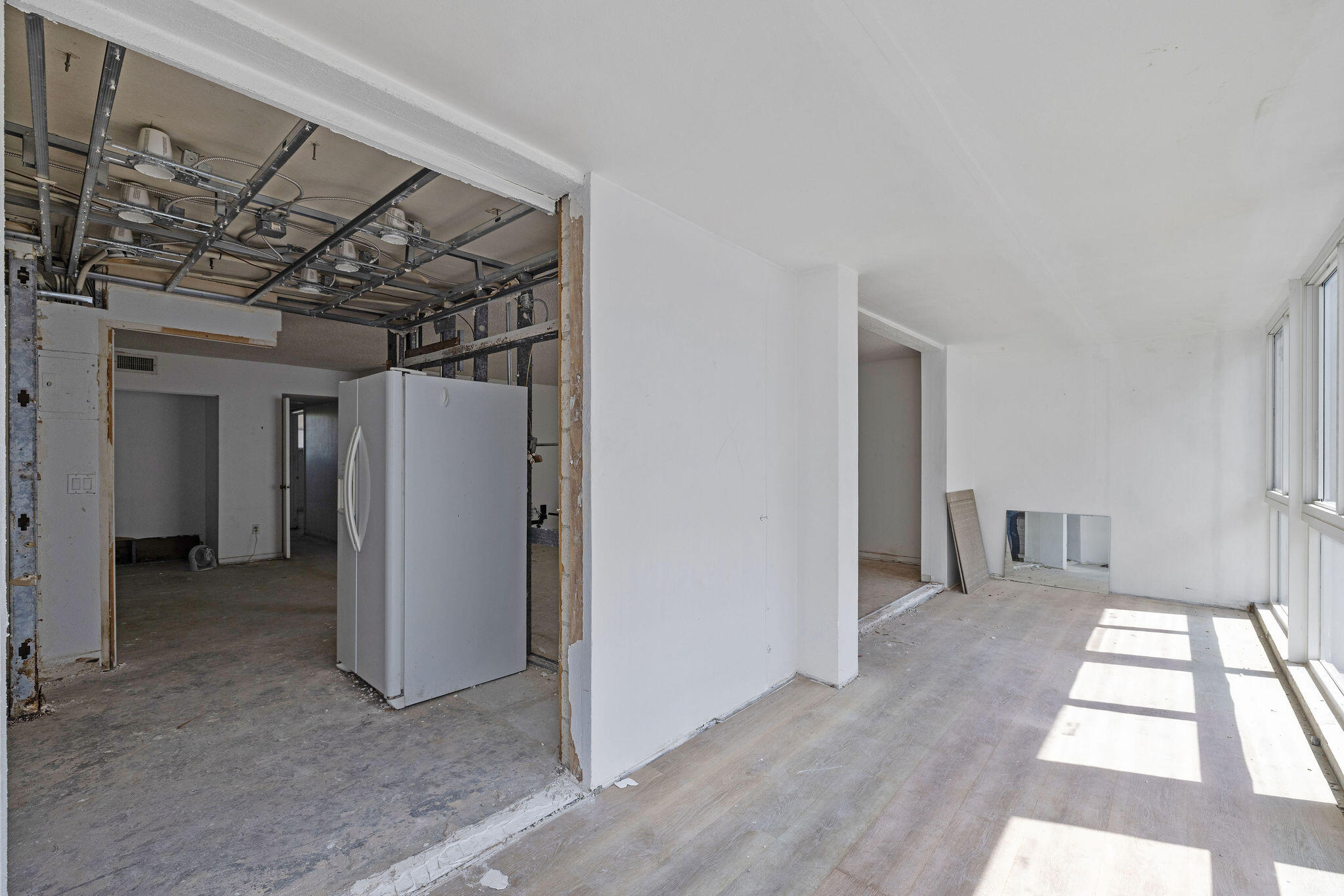 ROYAL MARINER CONDO - Residential