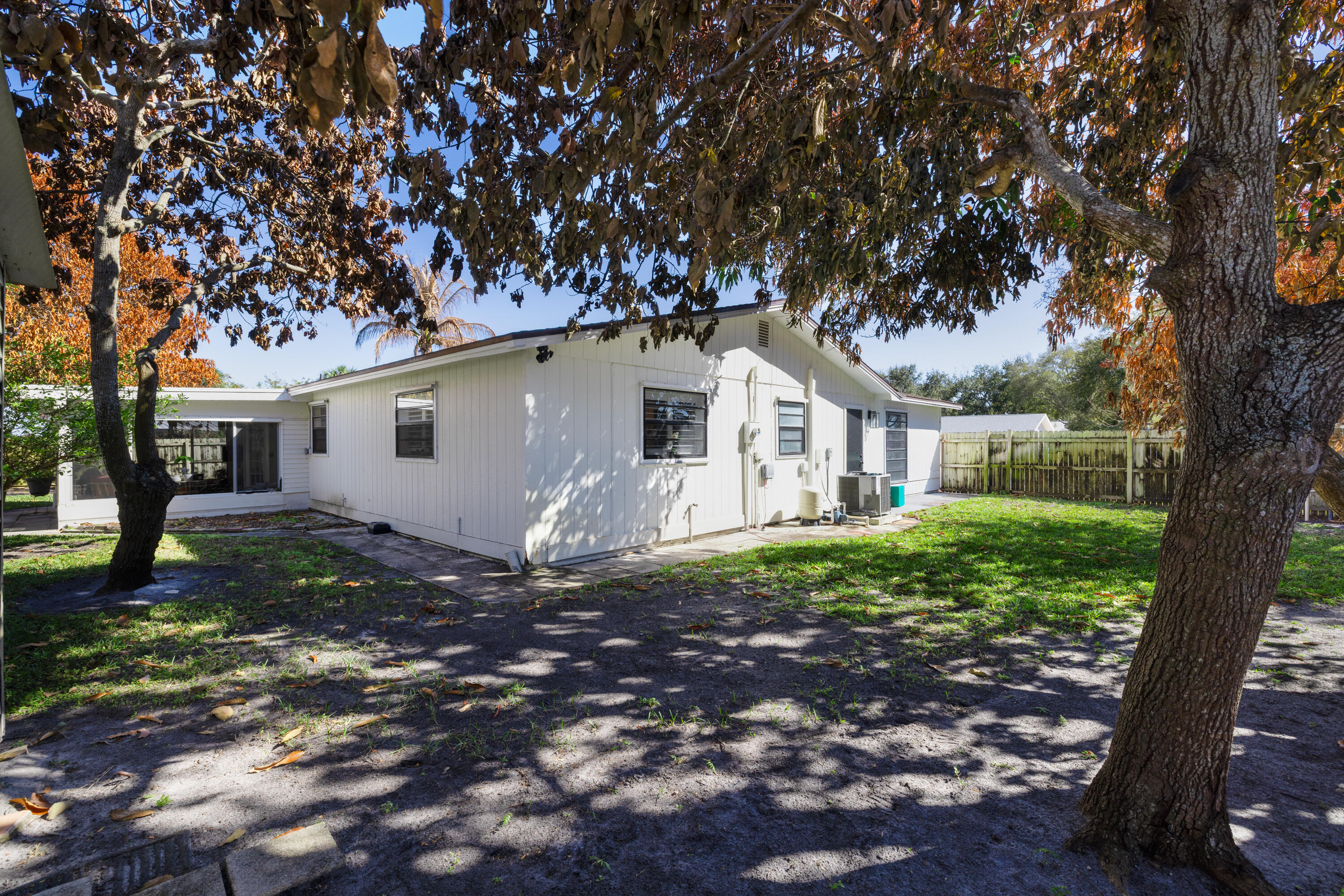 SECOND / FIRST REPLAT IN SEBASTIAN HIGHLANDS UNIT - Residential
