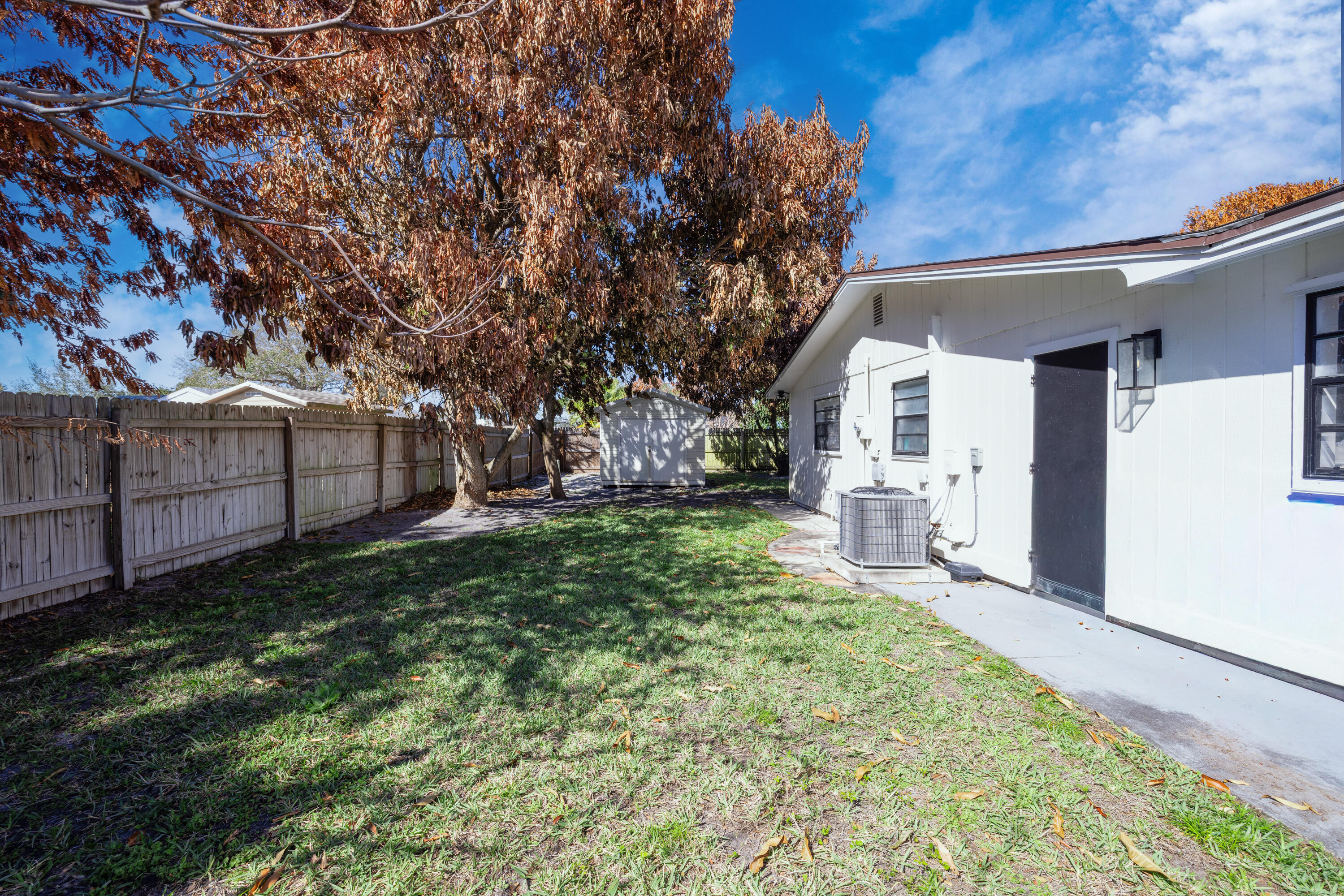 SECOND / FIRST REPLAT IN SEBASTIAN HIGHLANDS UNIT - Residential