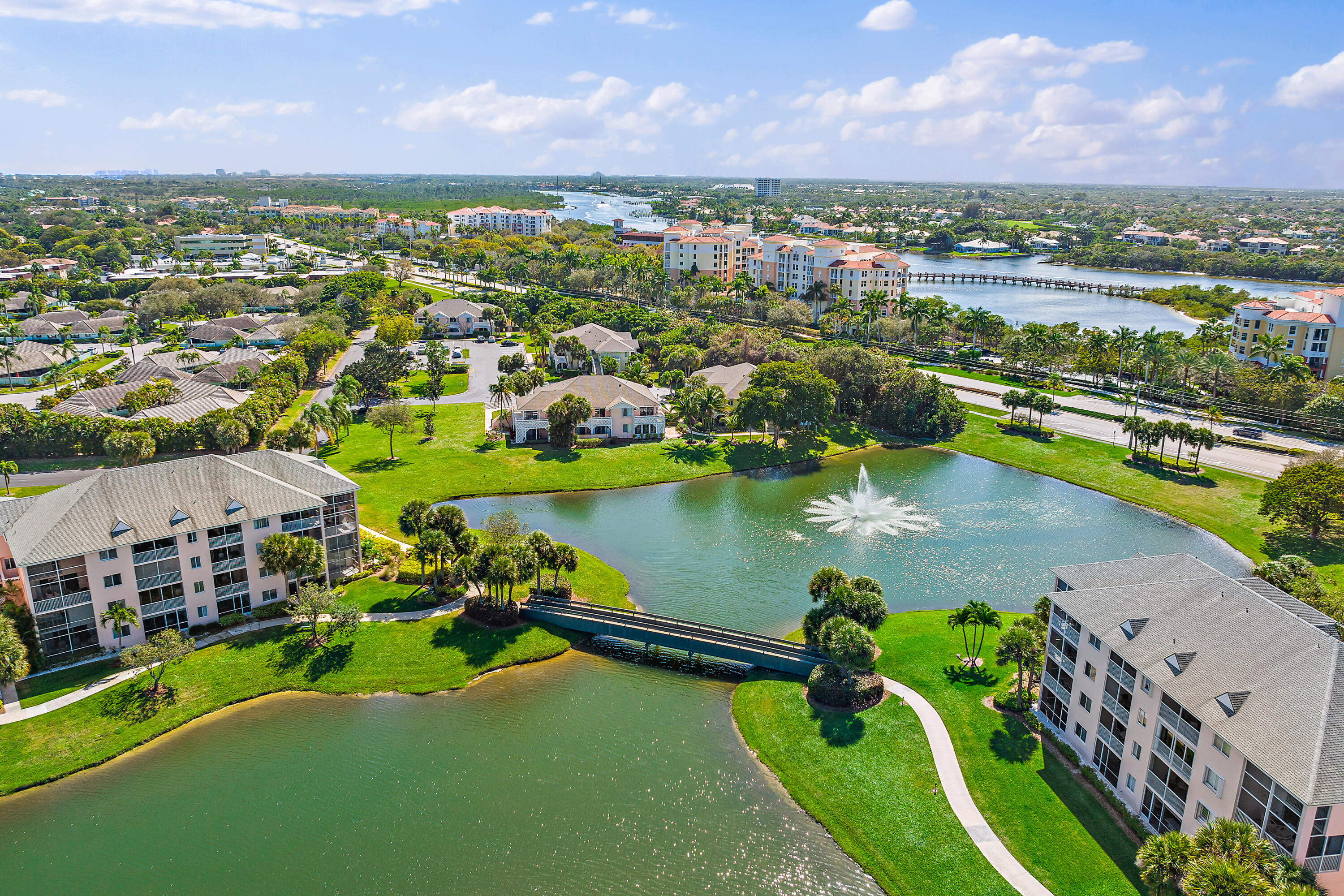 Available short term NOW to end of November...Pick your dates to Enjoy this one... Tropical in feel, this elegant apartment is part of Jupiter Bay Condominiums, one of the premier condo estates in Jupiter, Florida. .....Jupiter Bay Condominiums are a short stroll away from beautiful Jupiter Beach and Carlin Park which has picnic areas, a jogging/walking track and bocce. The resort-like facilities include a lake, clubhouse, pool, tennis courts and a restaurant. Banks, two shopping centers, movie theaters and great restaurants are within an easy walk.