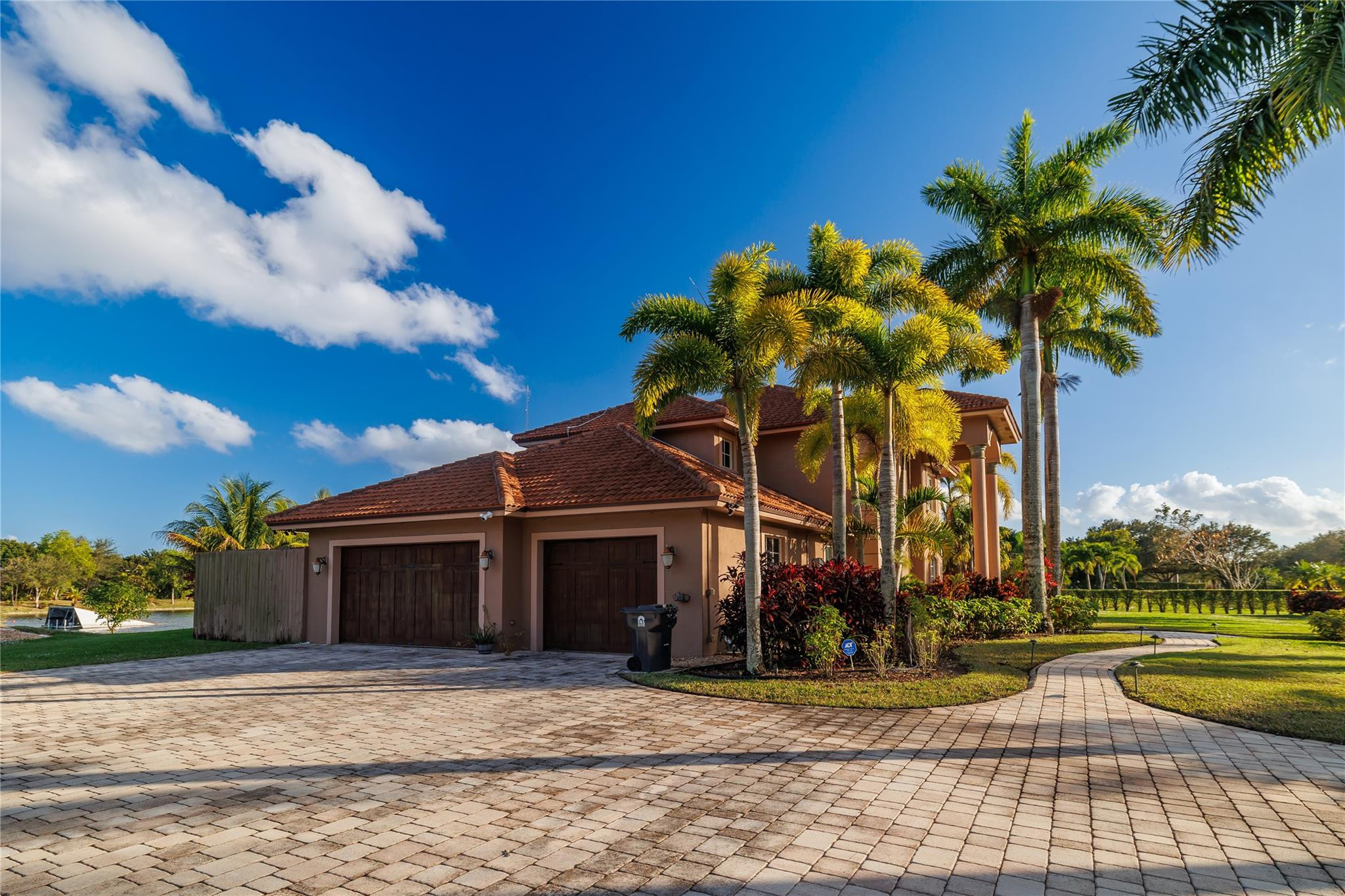LOXAHATCHEE LAKES - Residential