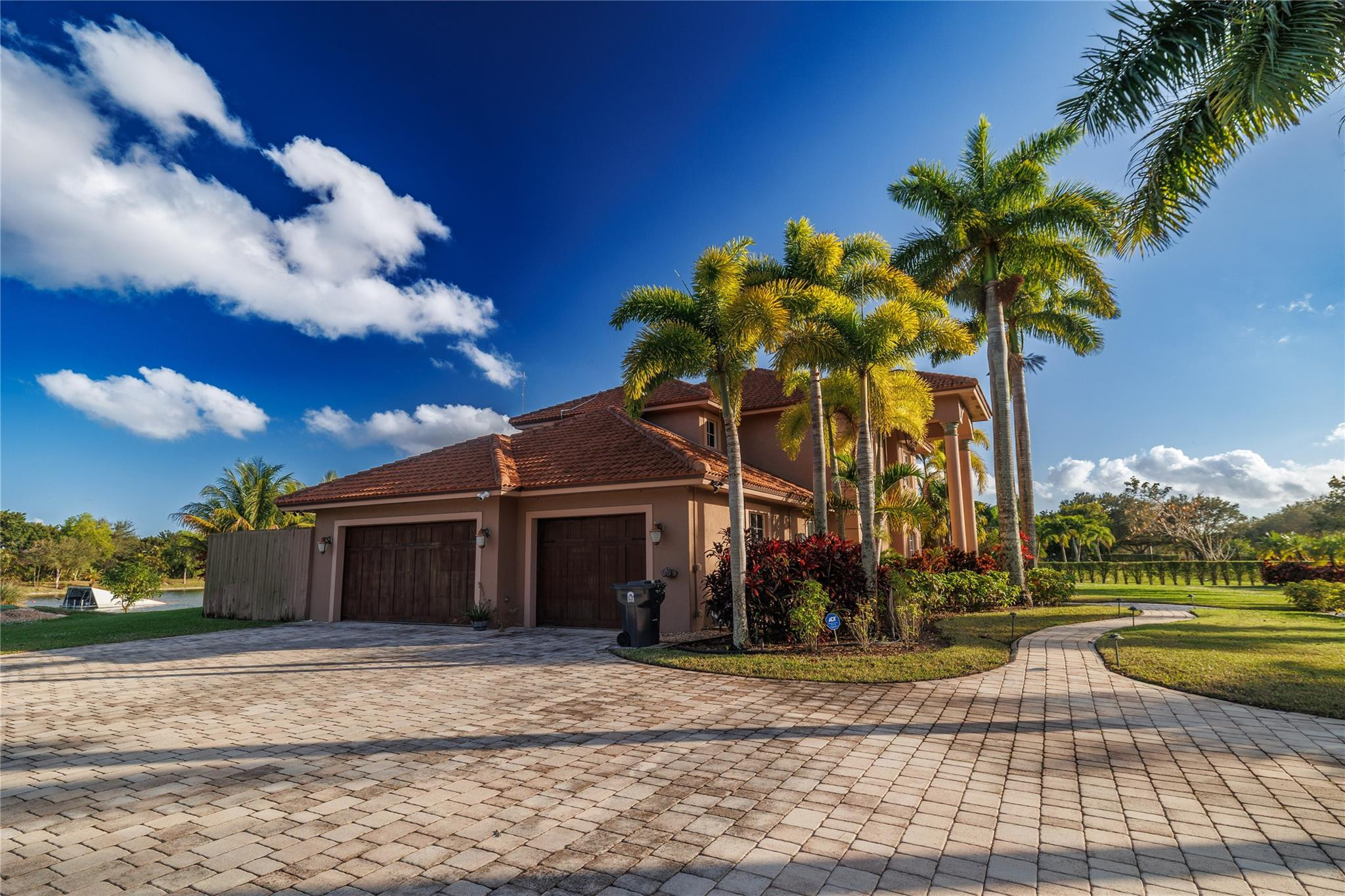 LOXAHATCHEE LAKES - Residential