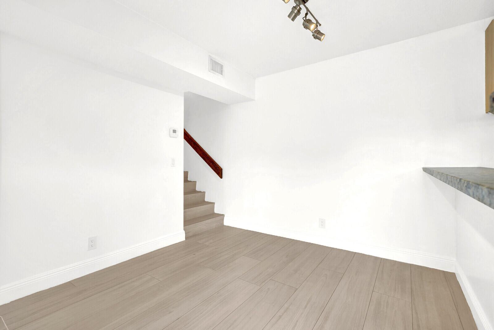SOMERSET - Residential Lease
