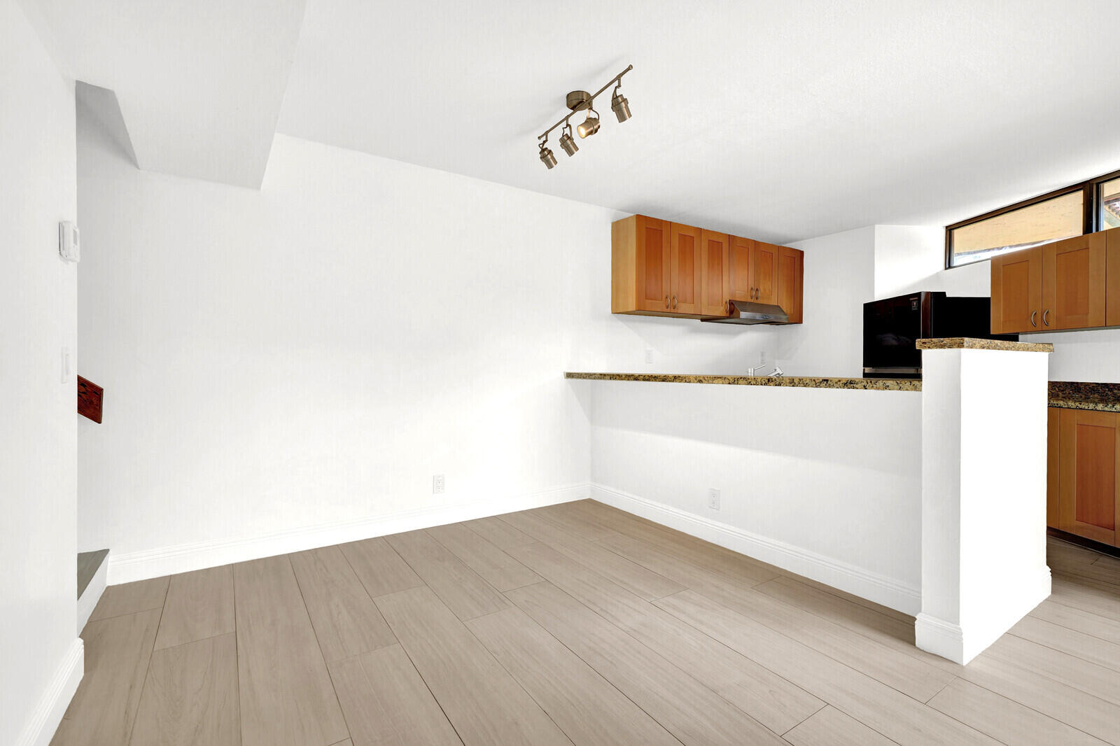 SOMERSET - Residential Lease
