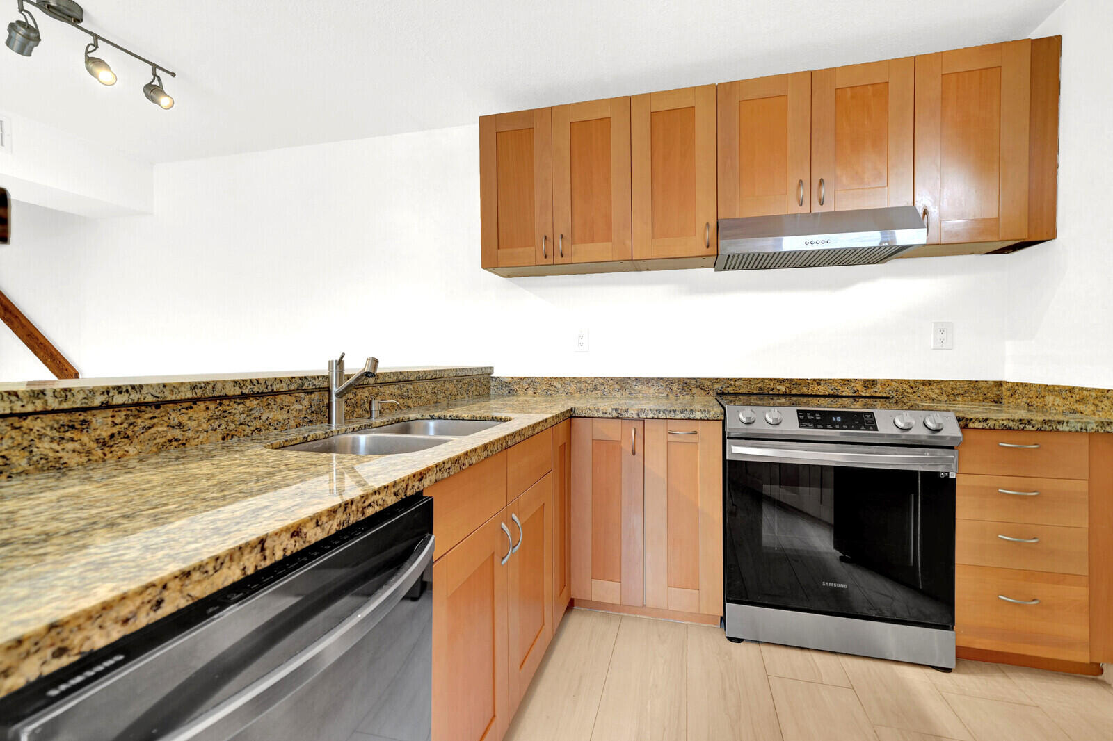 SOMERSET - Residential Lease