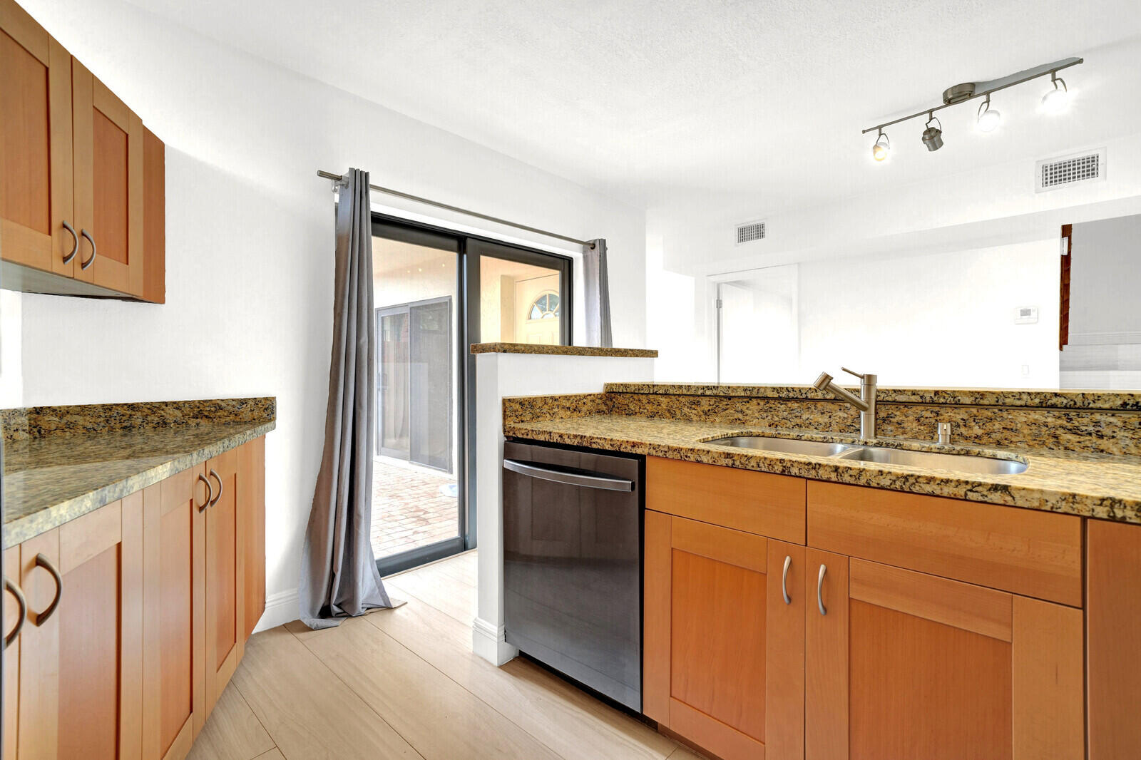 SOMERSET - Residential Lease