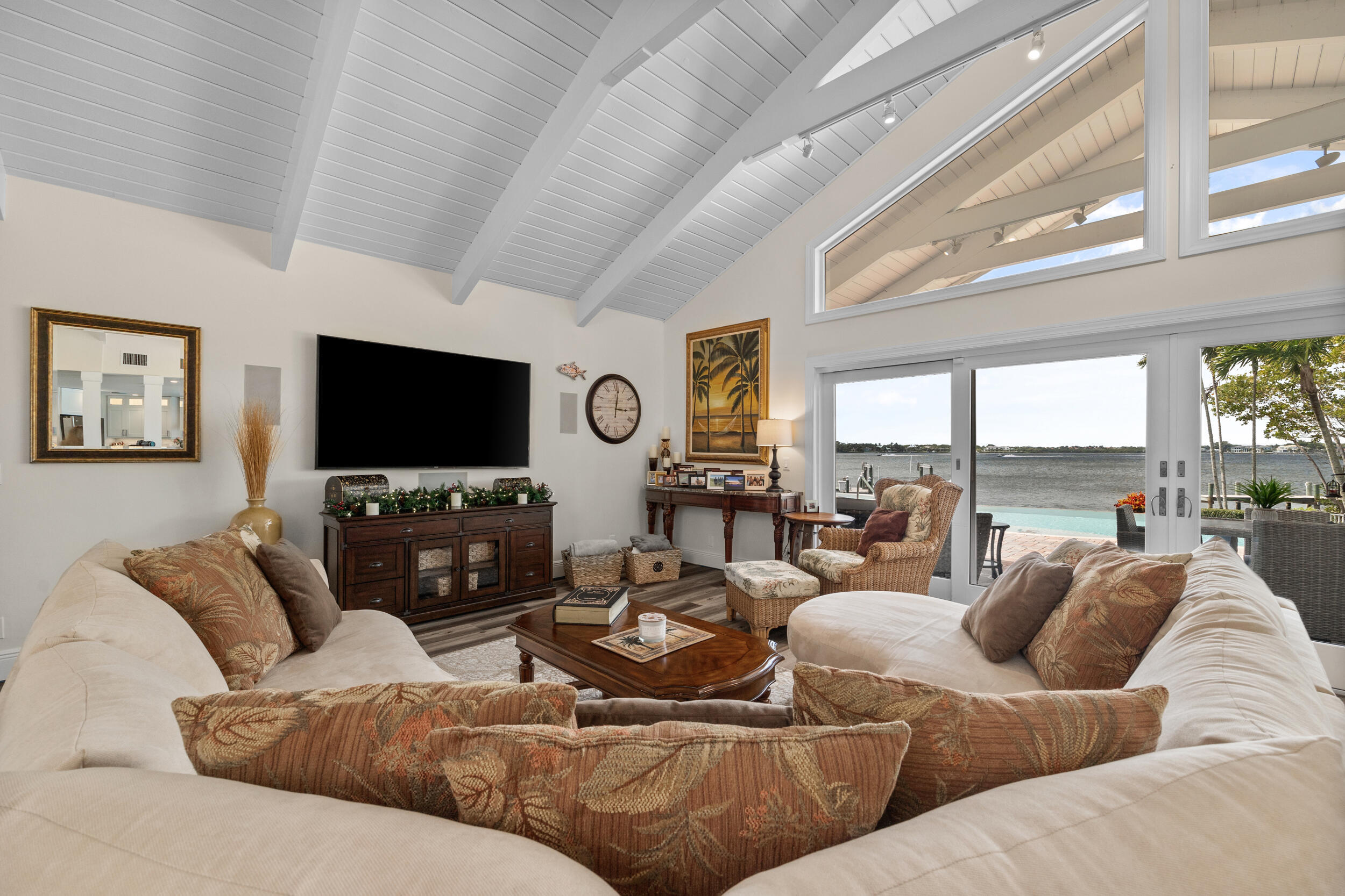 TEQUESTA COUNTRY CLUB - Residential